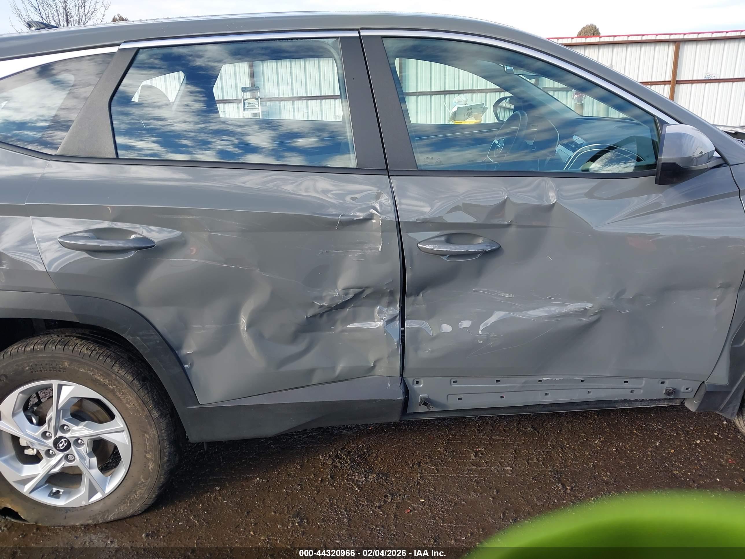 HYUNDAI TUCSON image 6