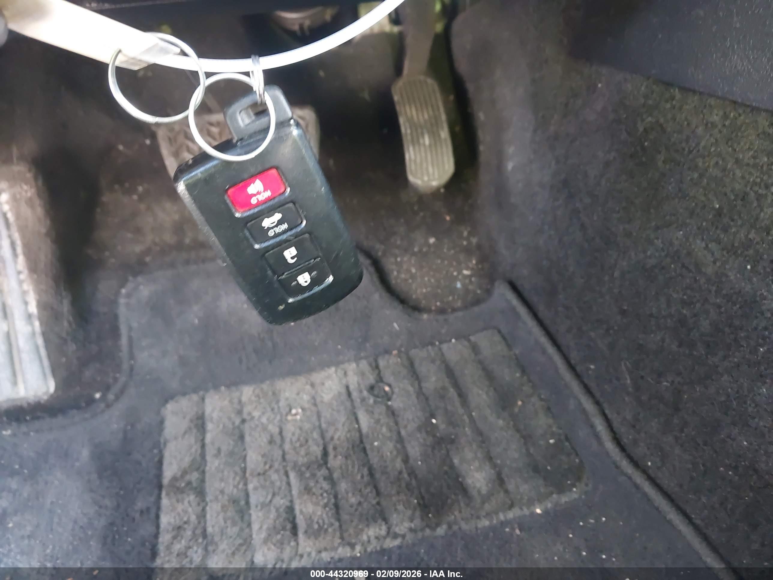 TOYOTA AVALON image 11