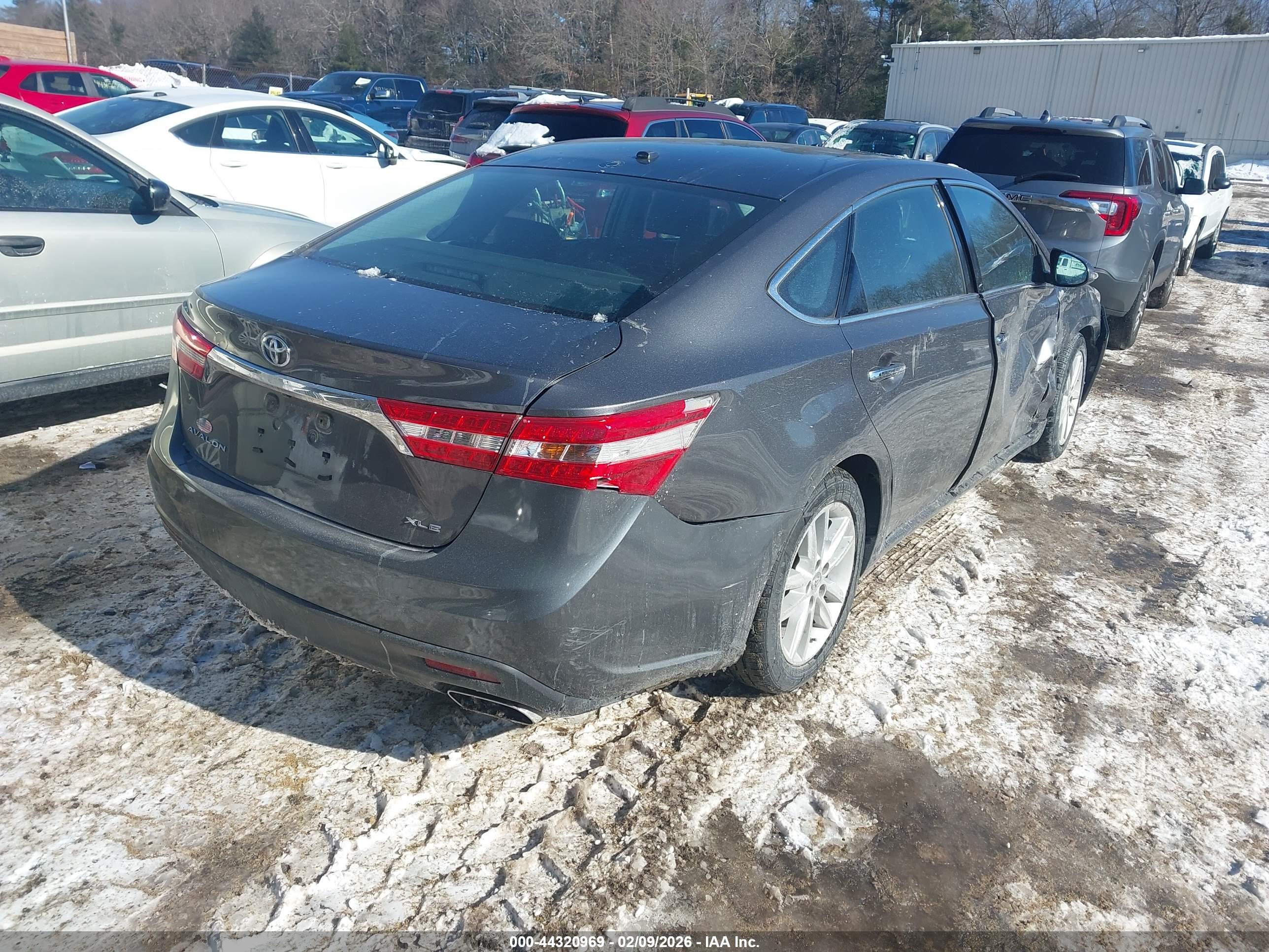 TOYOTA AVALON image 4