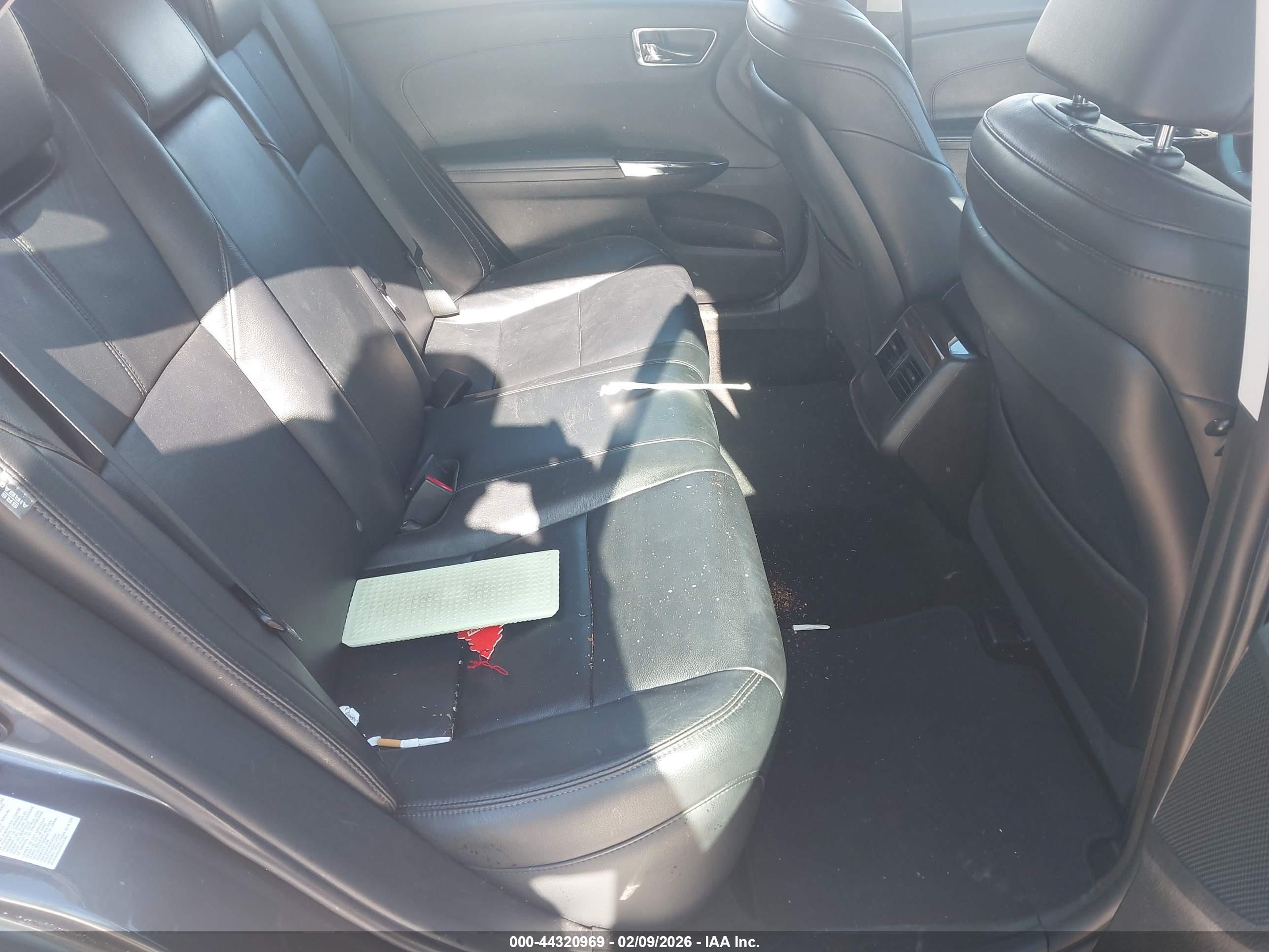 TOYOTA AVALON image 8