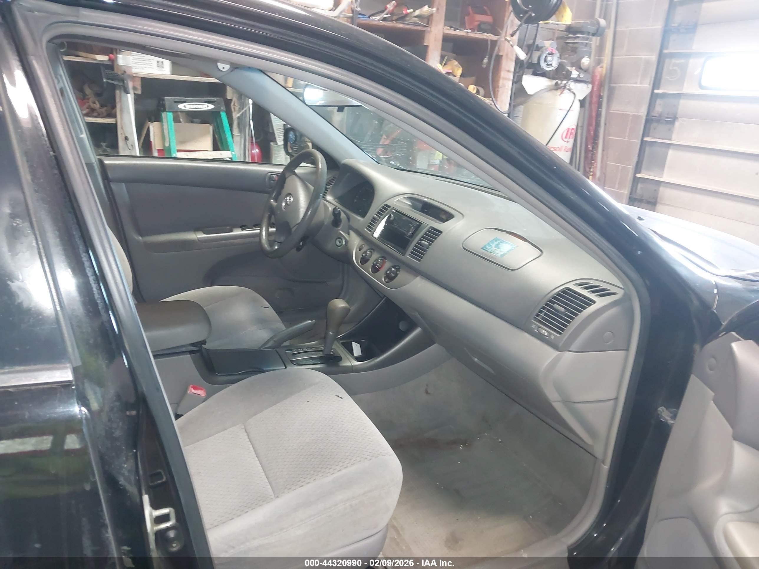 TOYOTA CAMRY image 5