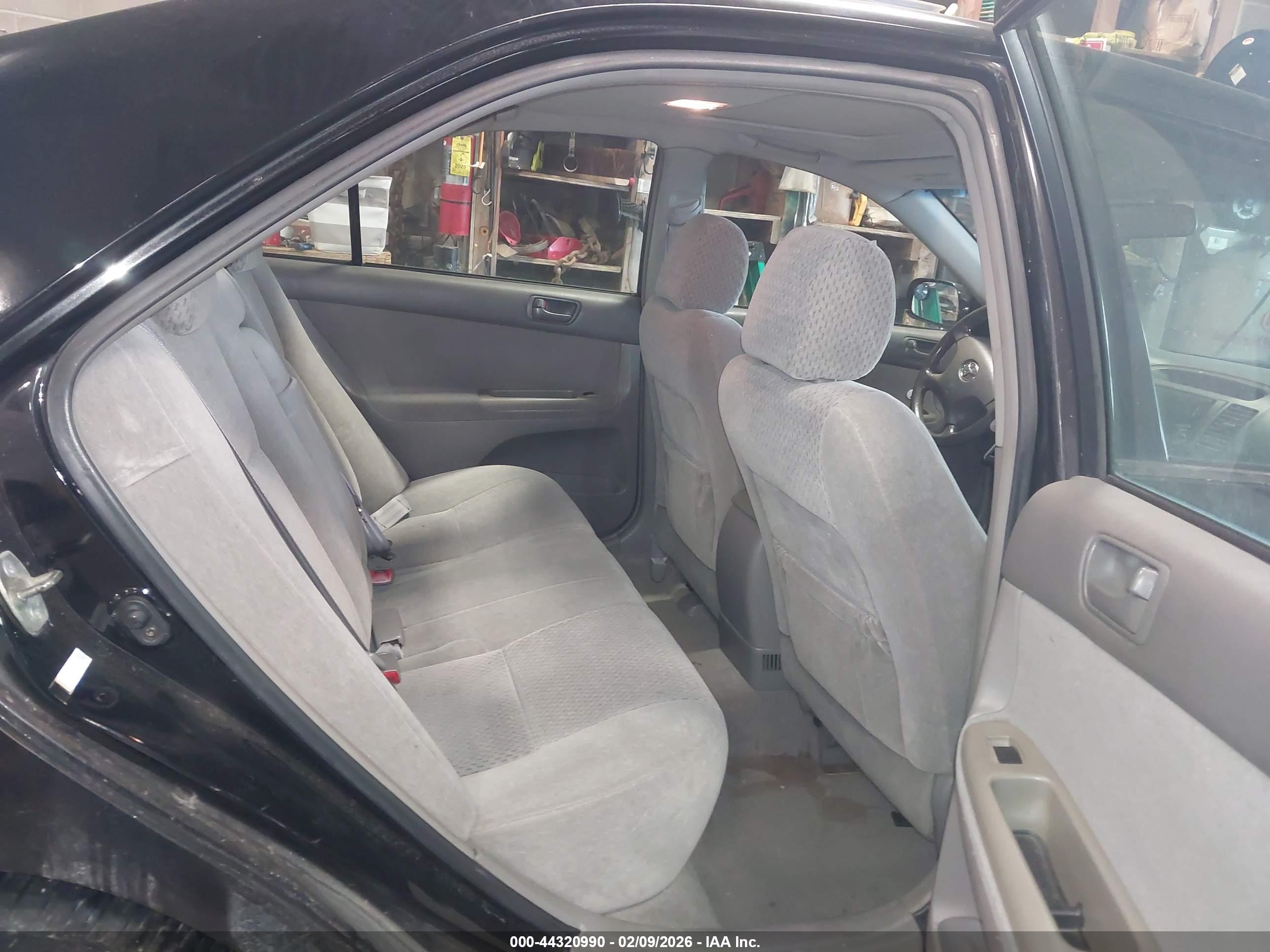 TOYOTA CAMRY image 8