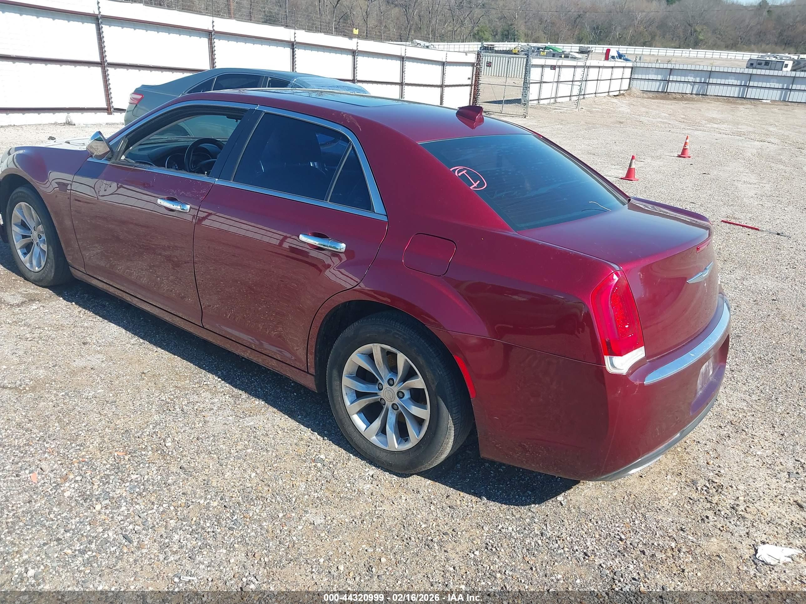 CHRYSLER 300 image 3