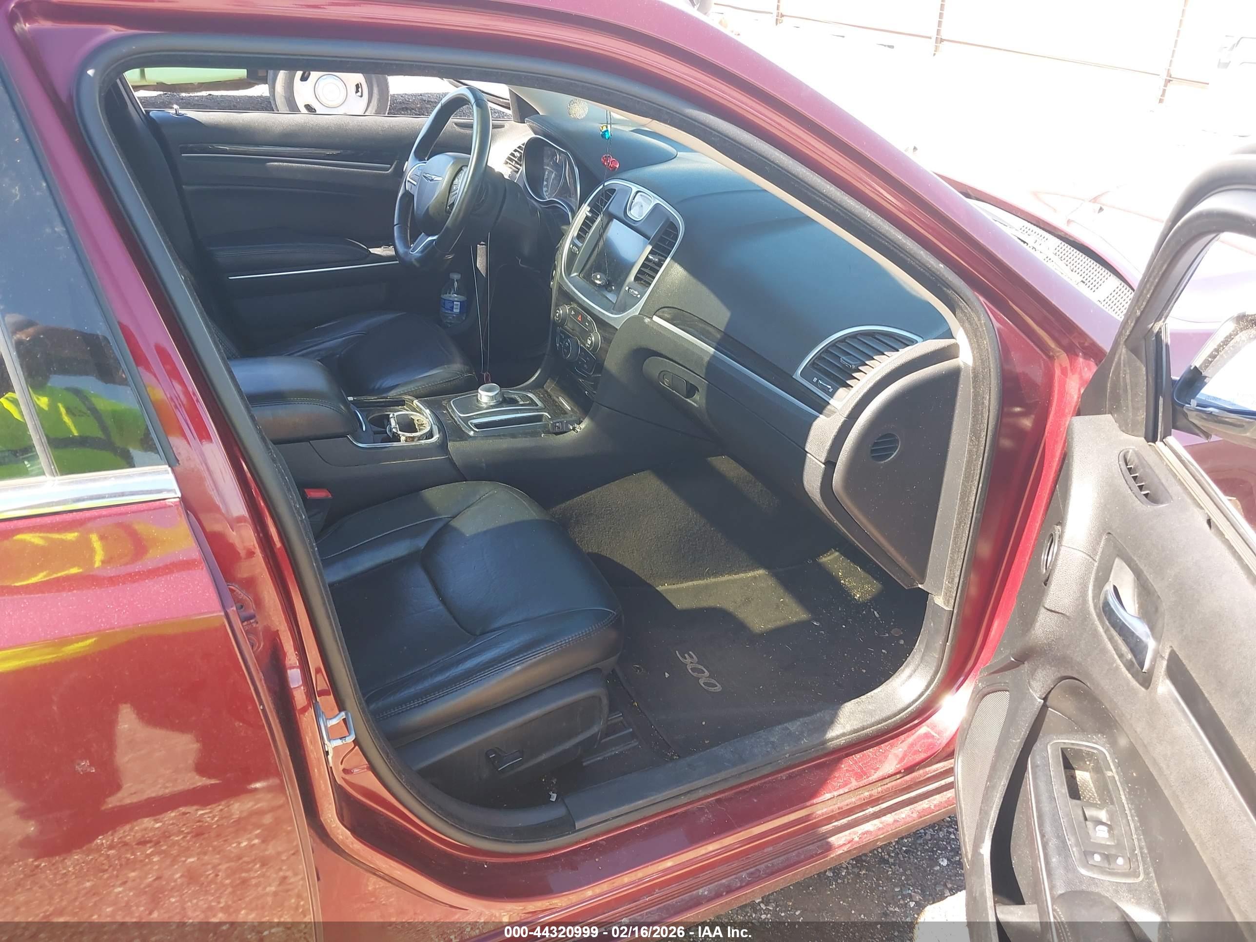 CHRYSLER 300 image 5