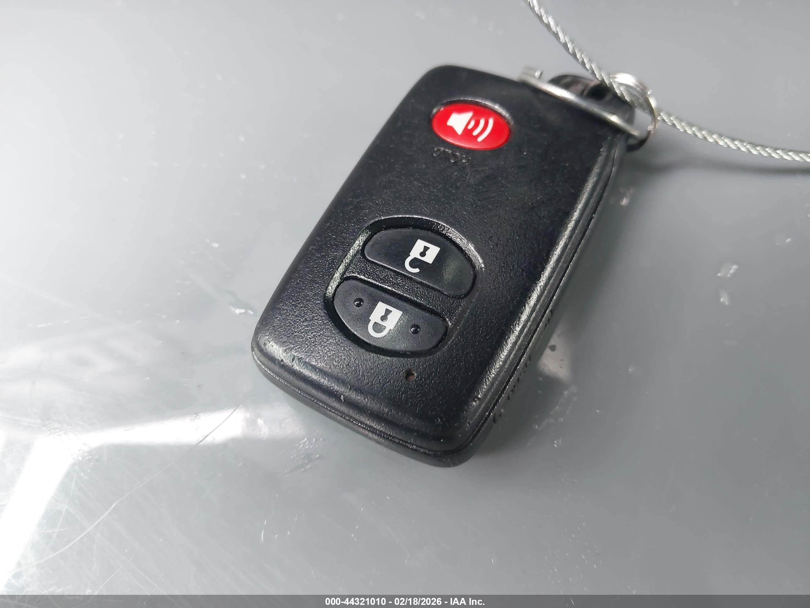 TOYOTA PRIUS image 11