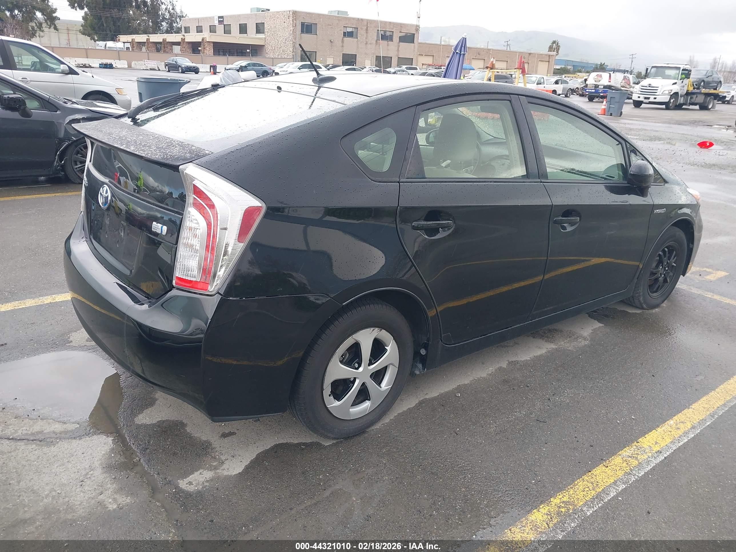 TOYOTA PRIUS image 4