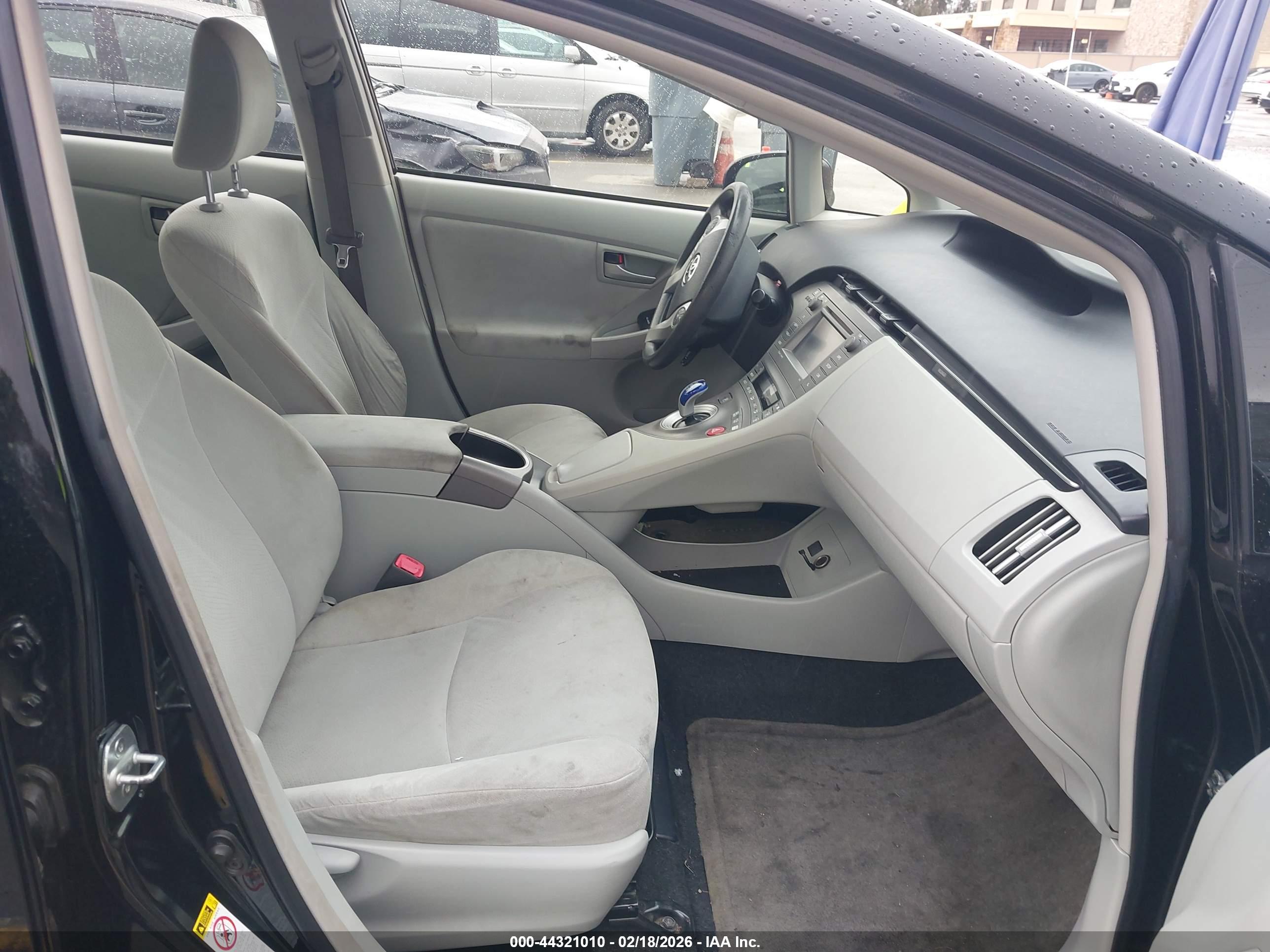 TOYOTA PRIUS image 5