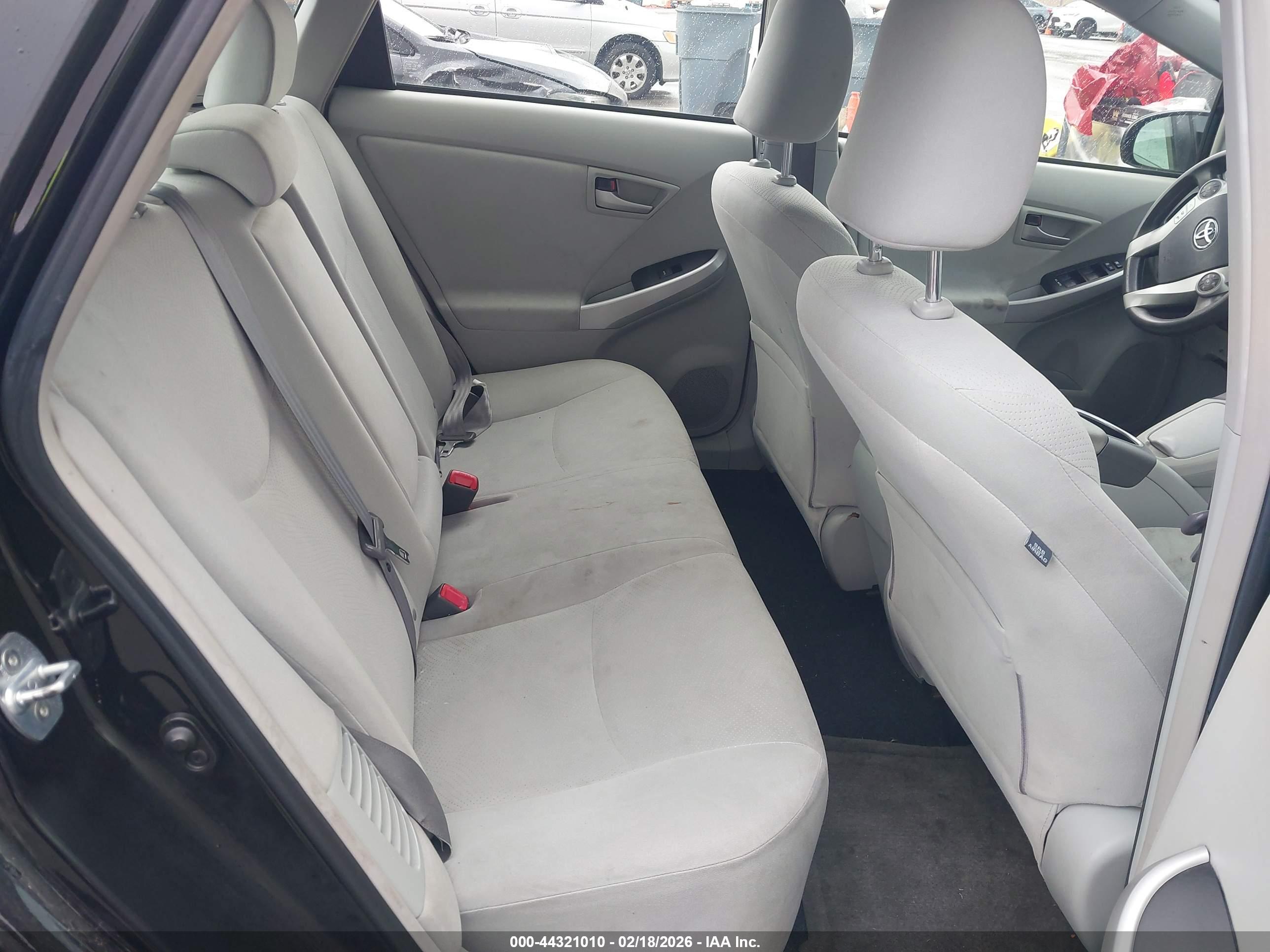 TOYOTA PRIUS image 8
