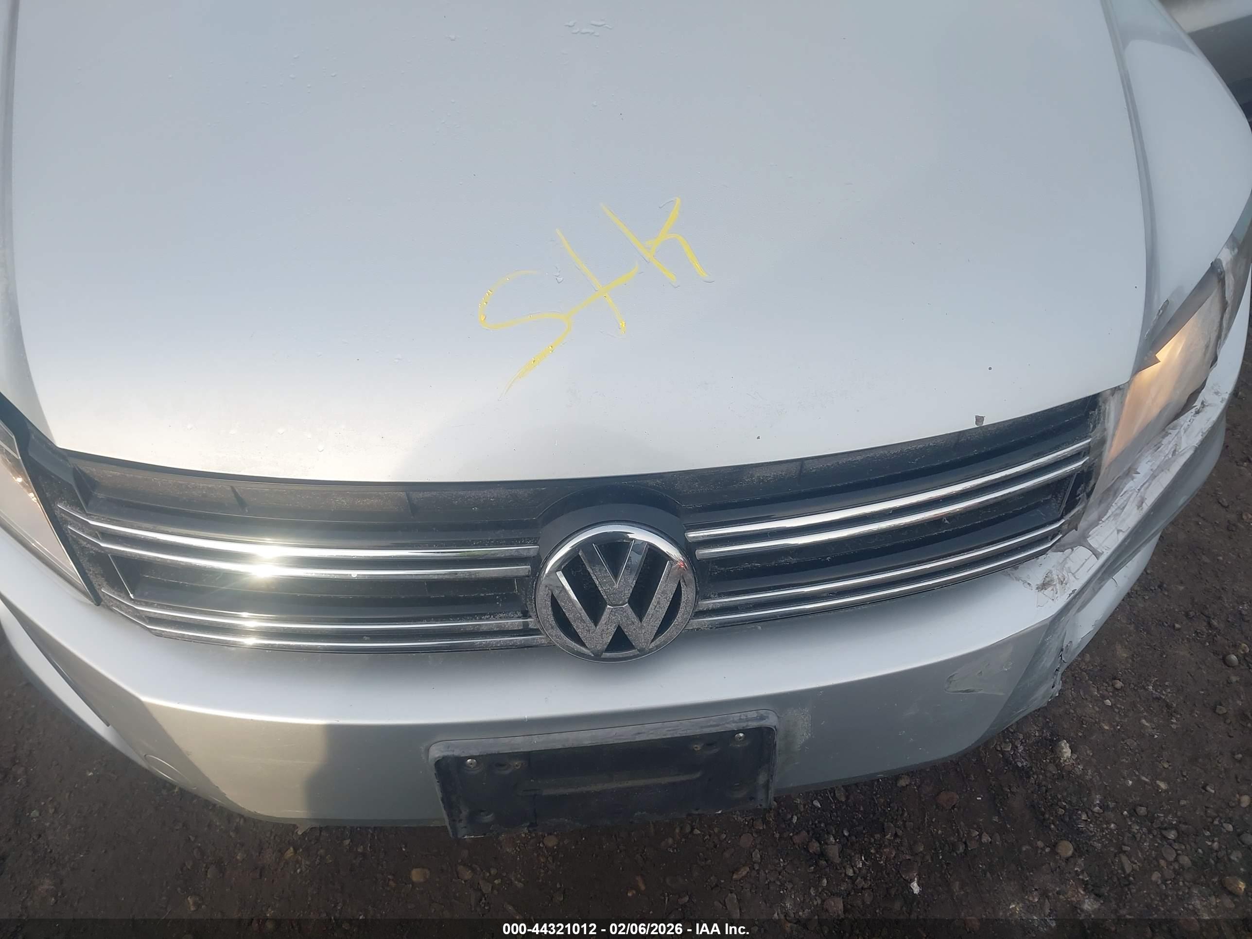 VOLKSWAGEN TIGUAN image 10