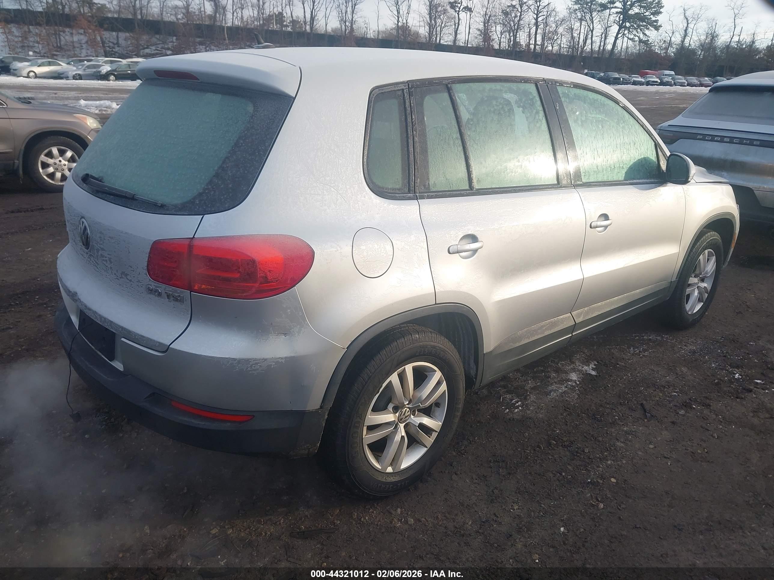 VOLKSWAGEN TIGUAN image 4