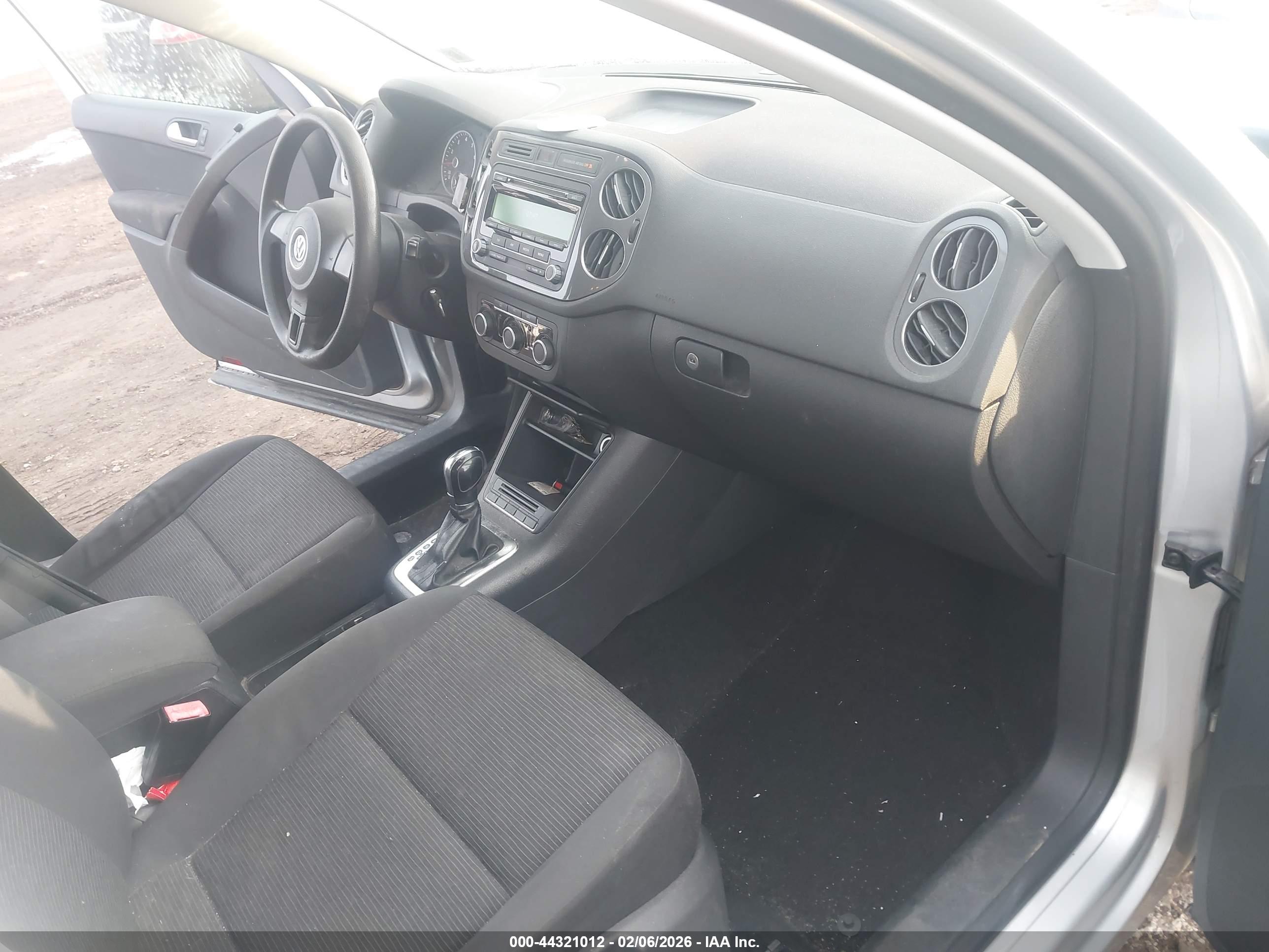 VOLKSWAGEN TIGUAN image 5