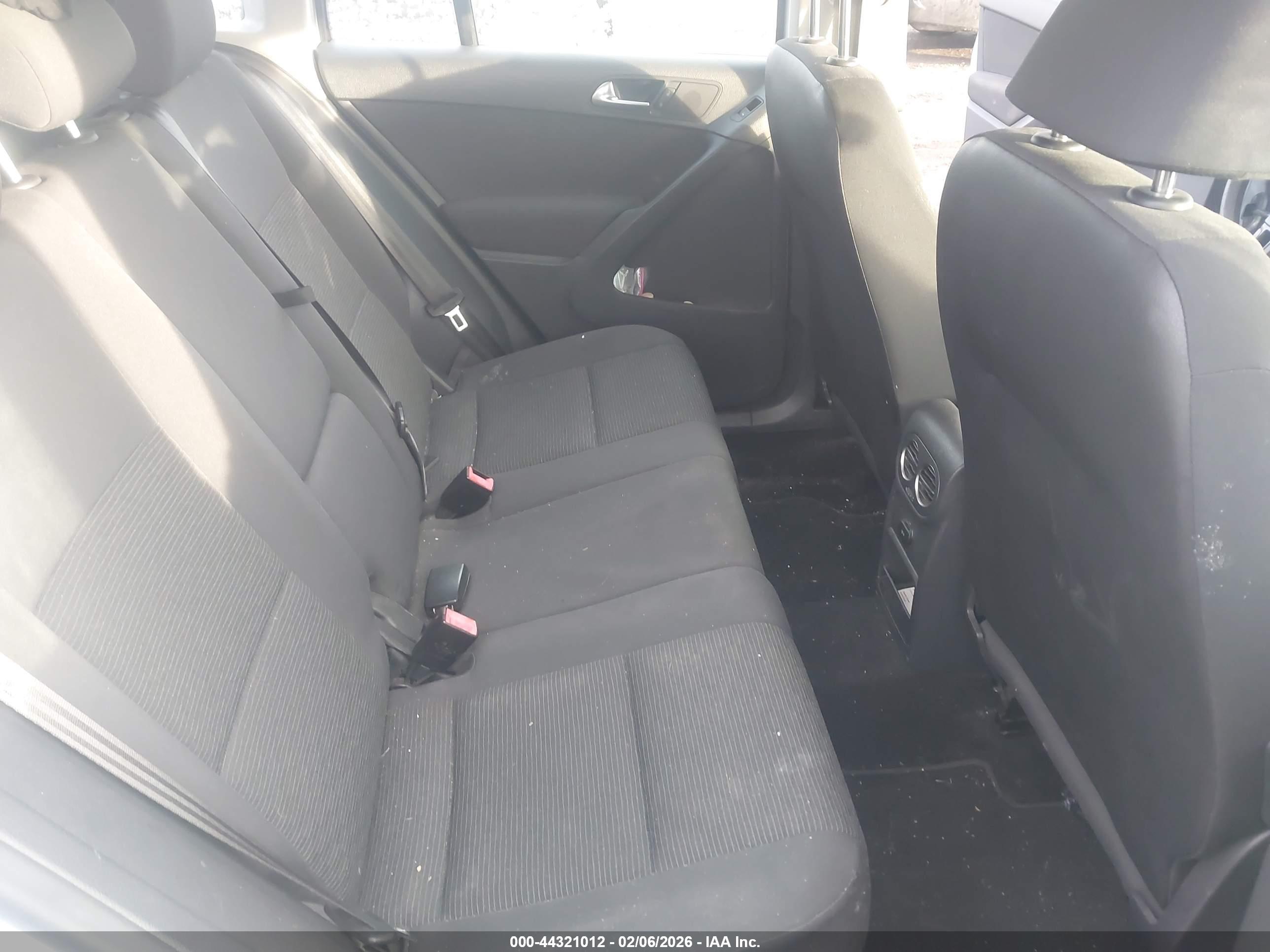 VOLKSWAGEN TIGUAN image 8