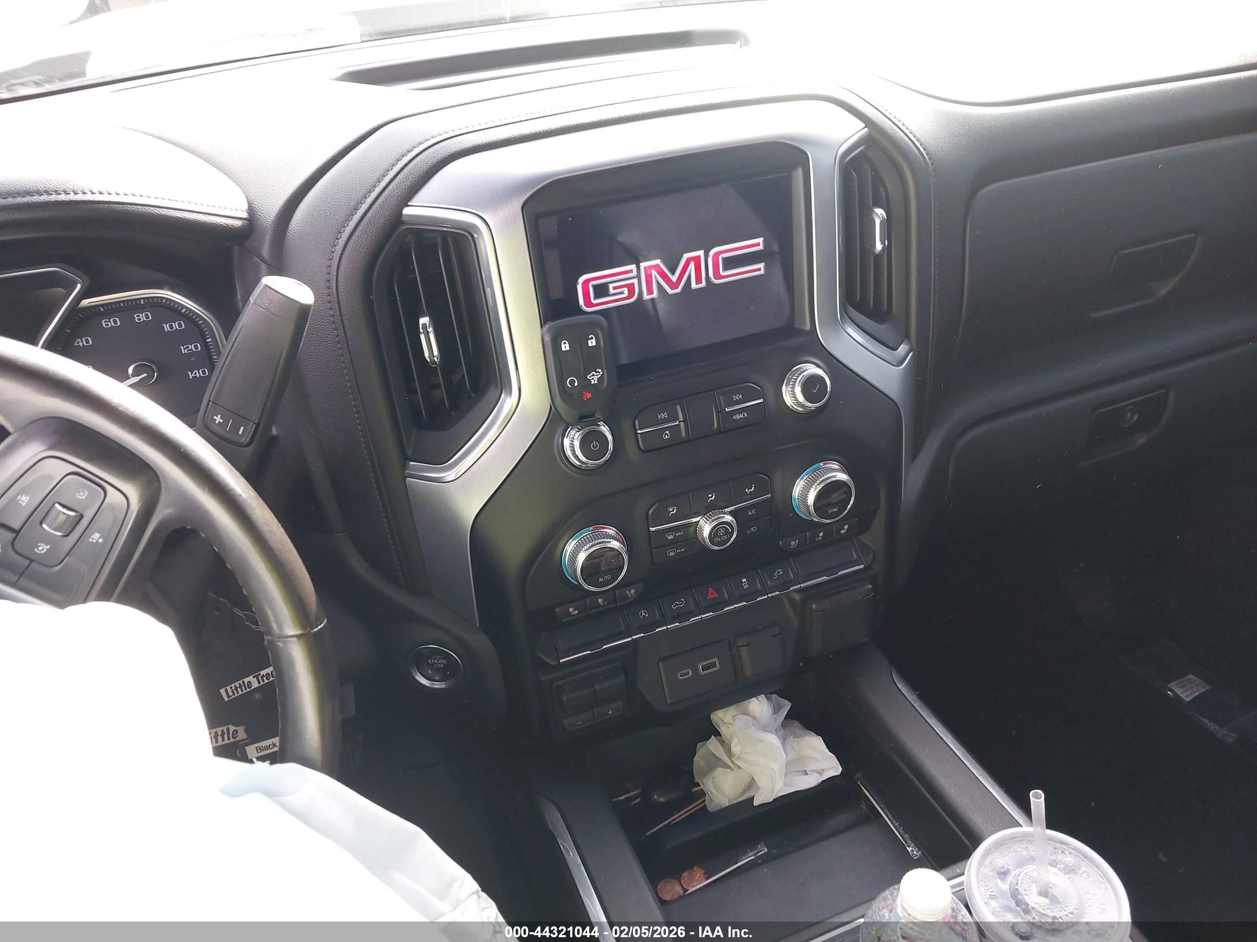 GMC SIERRA image 11