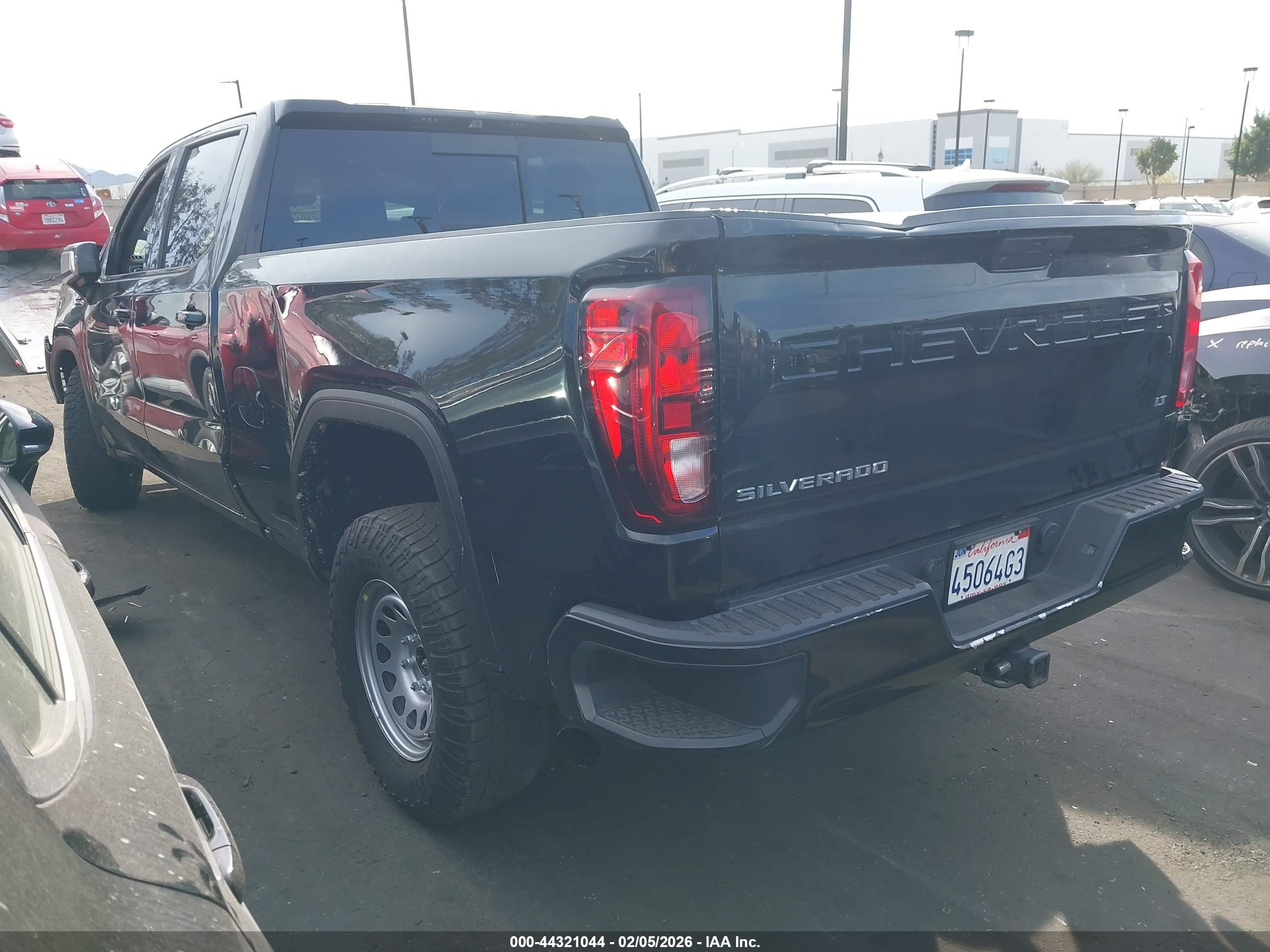 GMC SIERRA image 3