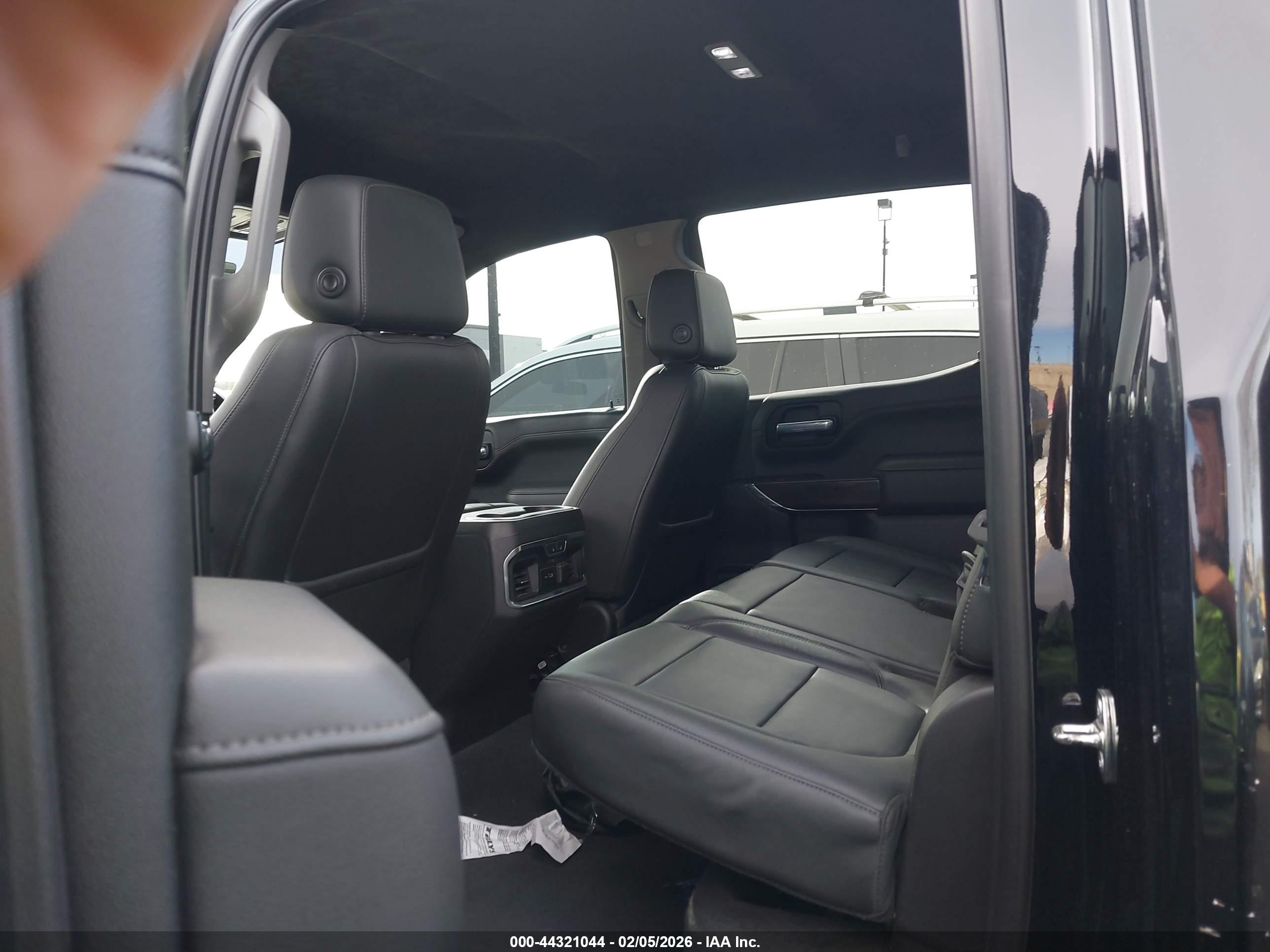GMC SIERRA image 8