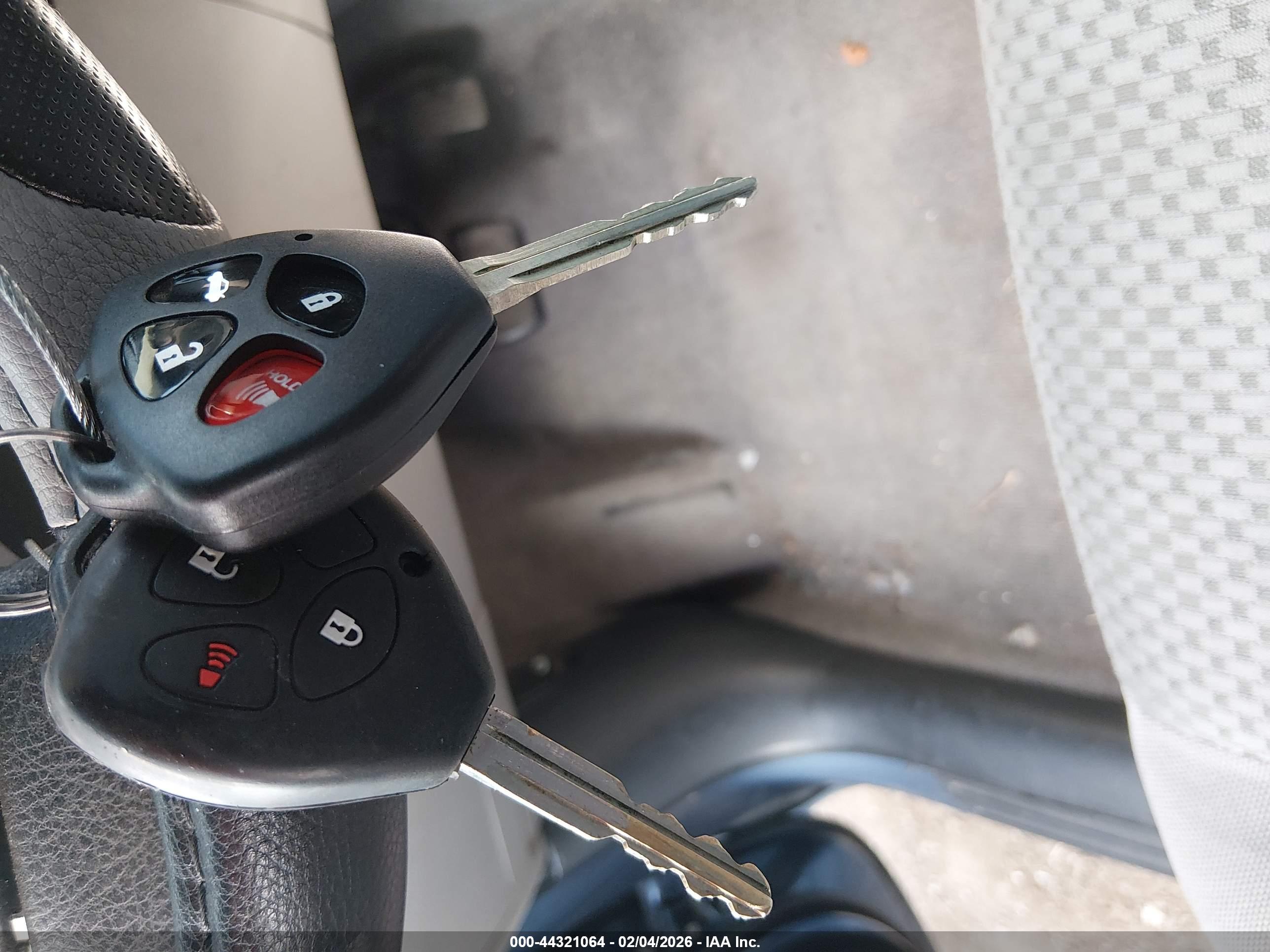 TOYOTA RAV4 image 11