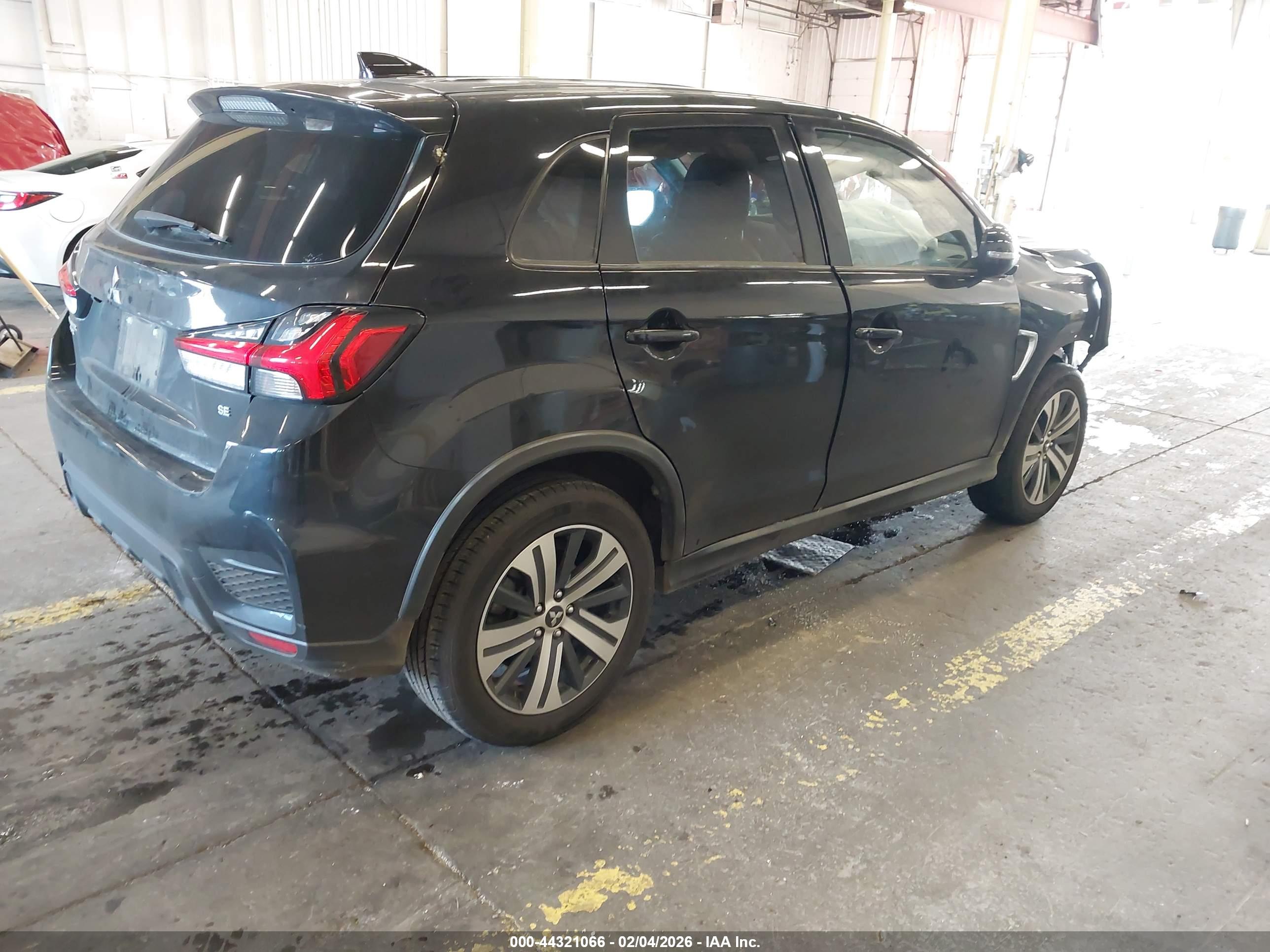 MITSUBISHI OUTLANDER image 4