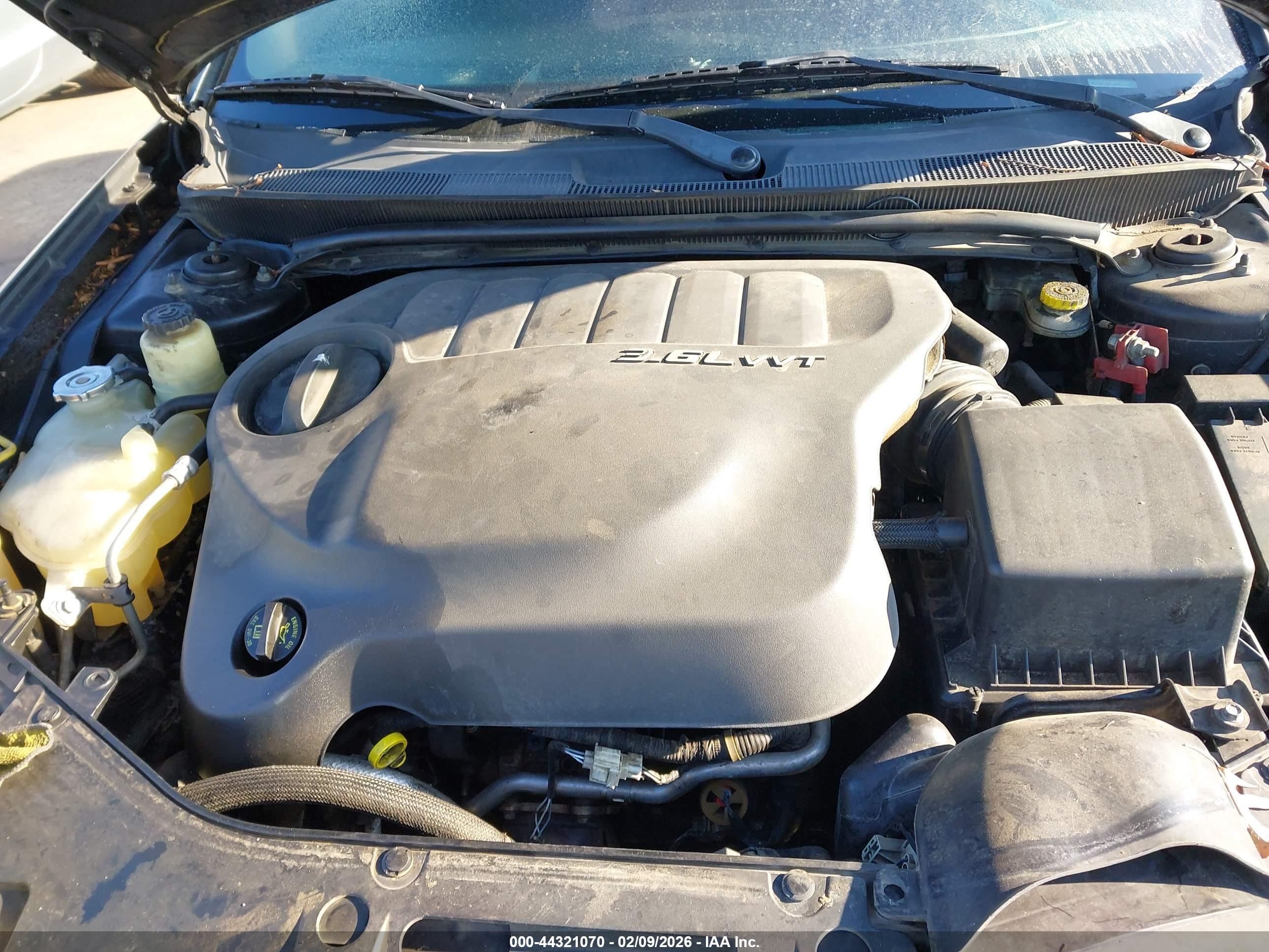 CHRYSLER 200 image 10