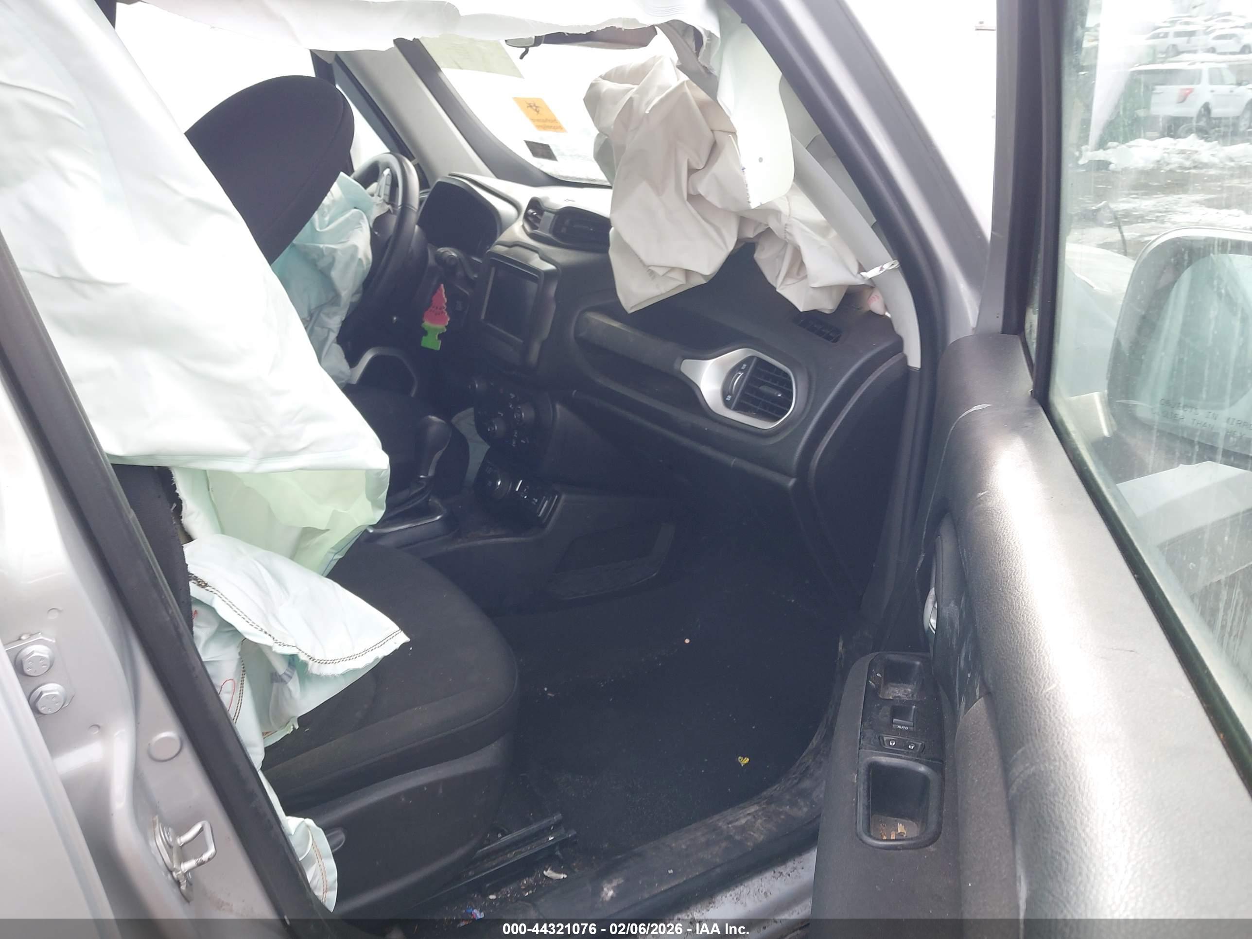 JEEP RENEGADE image 5