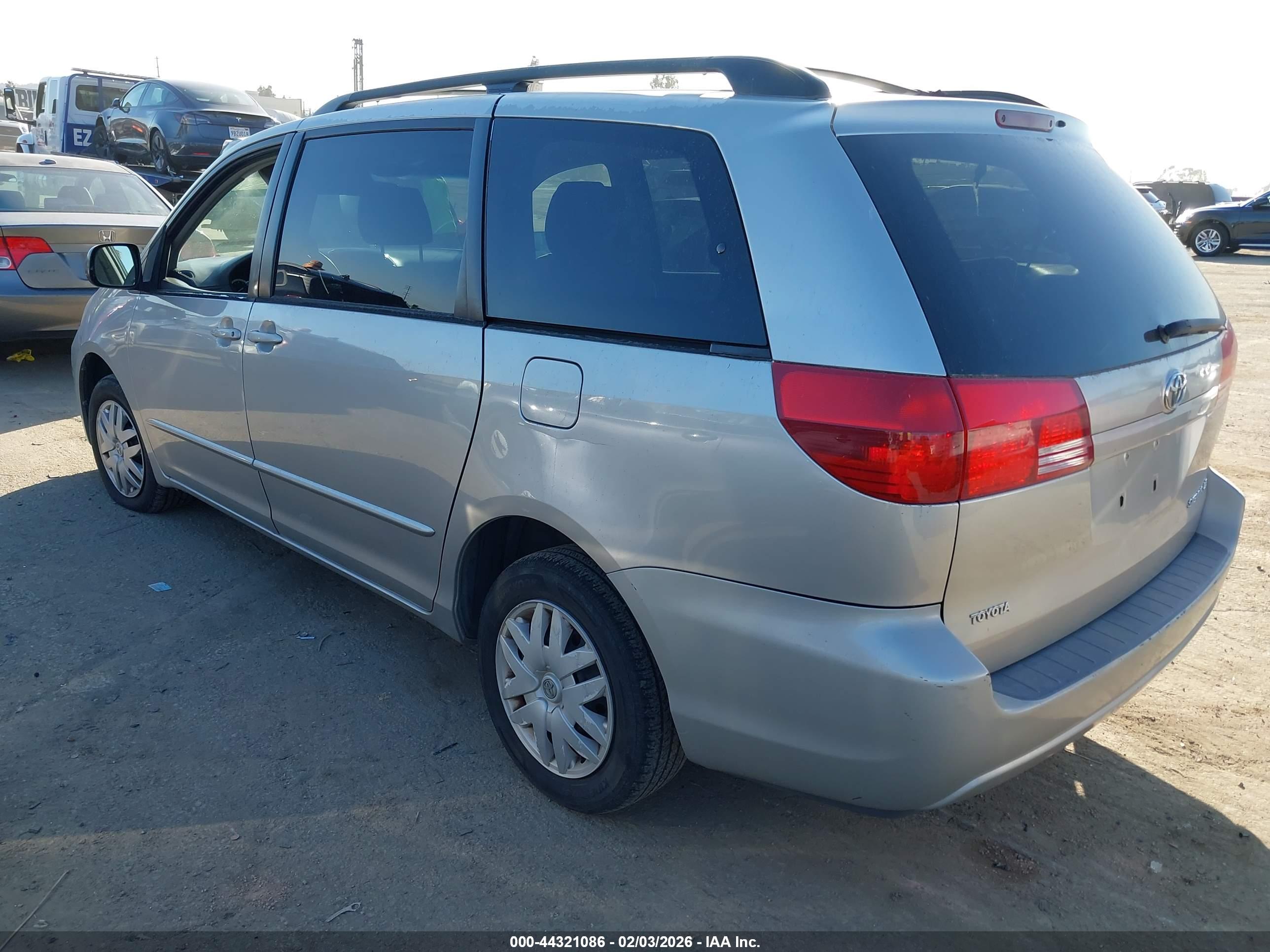 TOYOTA SIENNA image 3