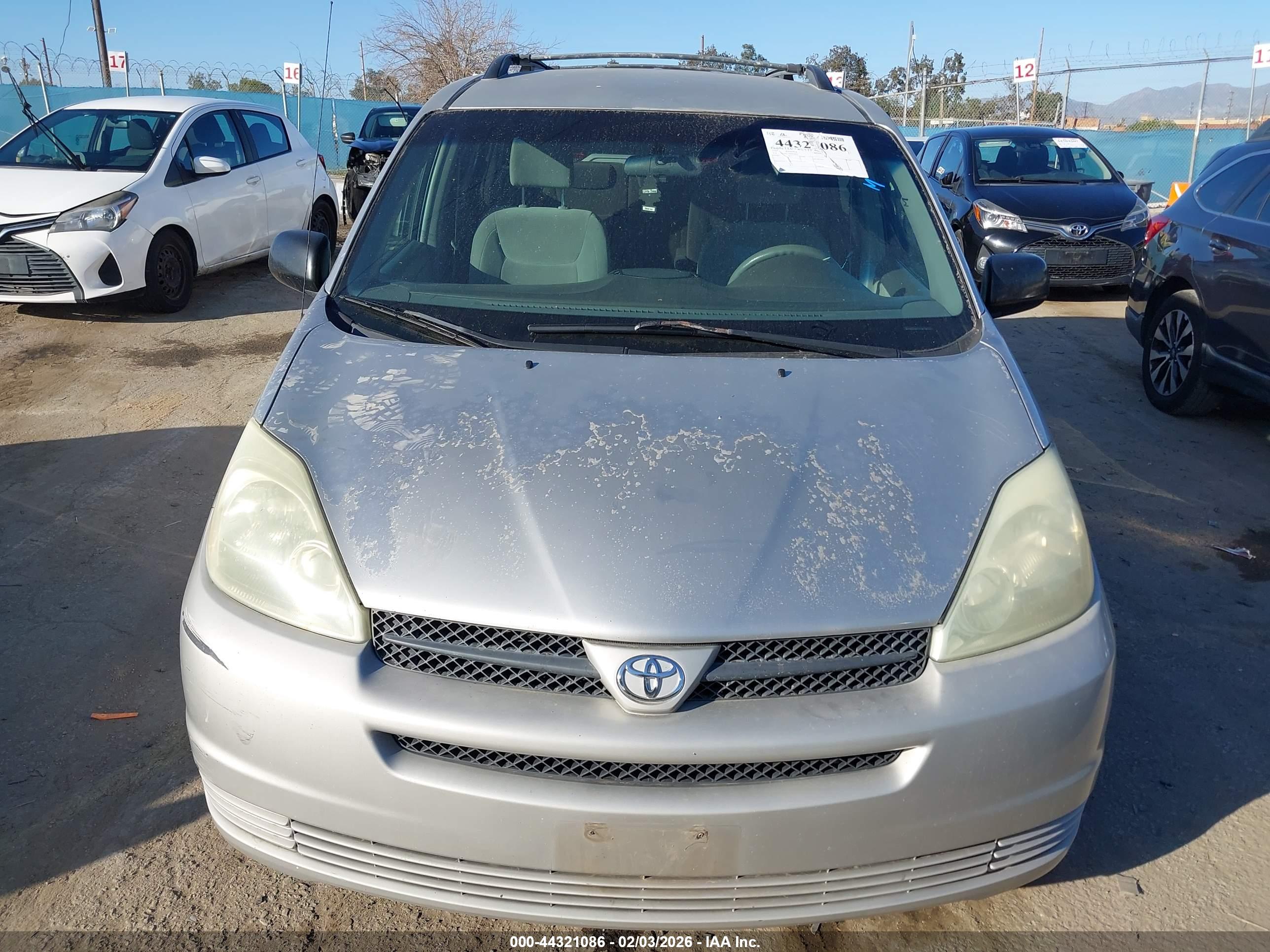TOYOTA SIENNA image 6