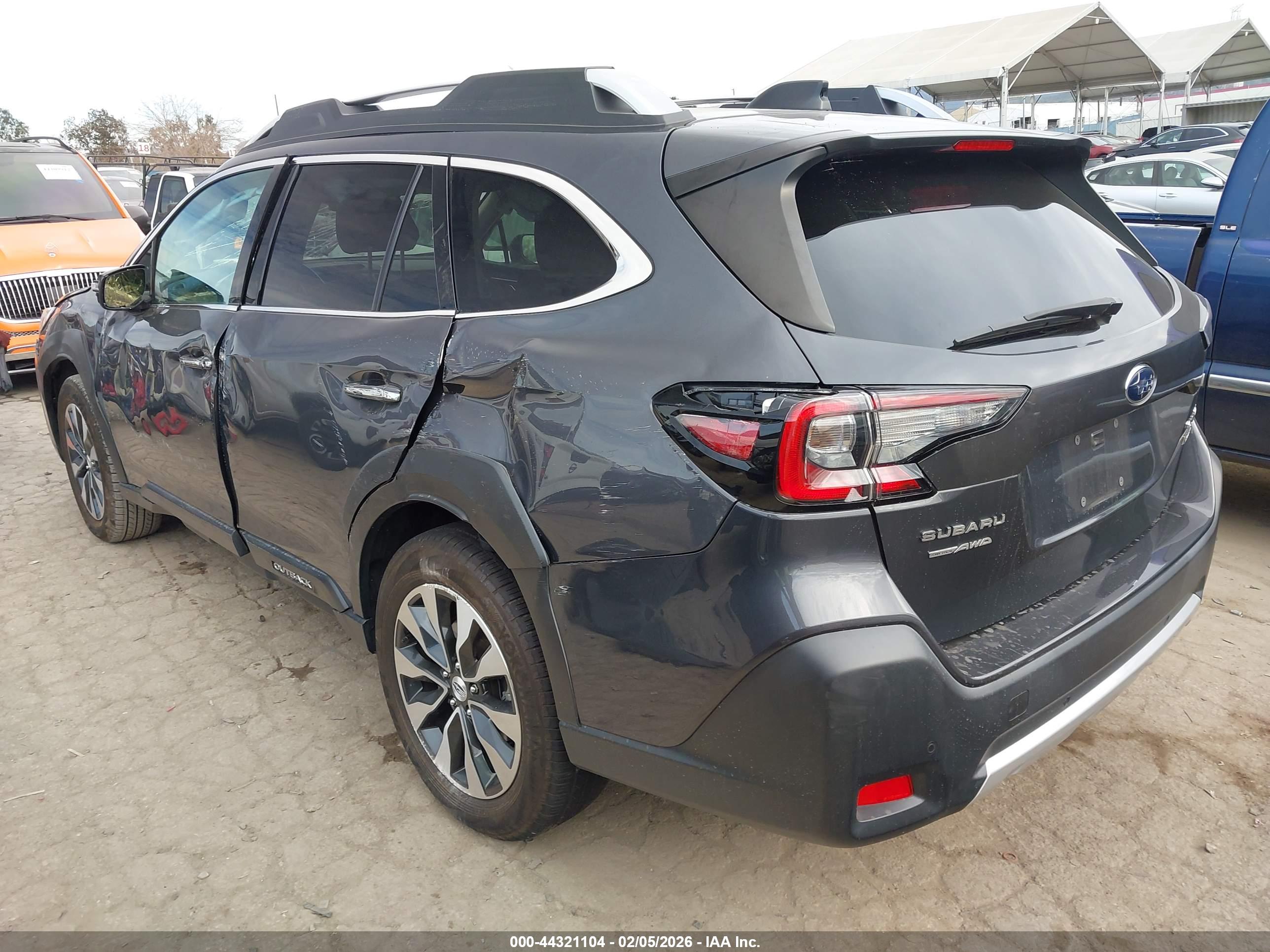 SUBARU OUTBACK image 3