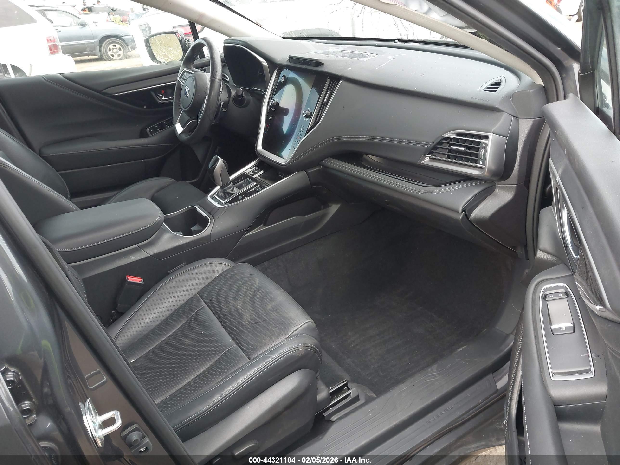 SUBARU OUTBACK image 5