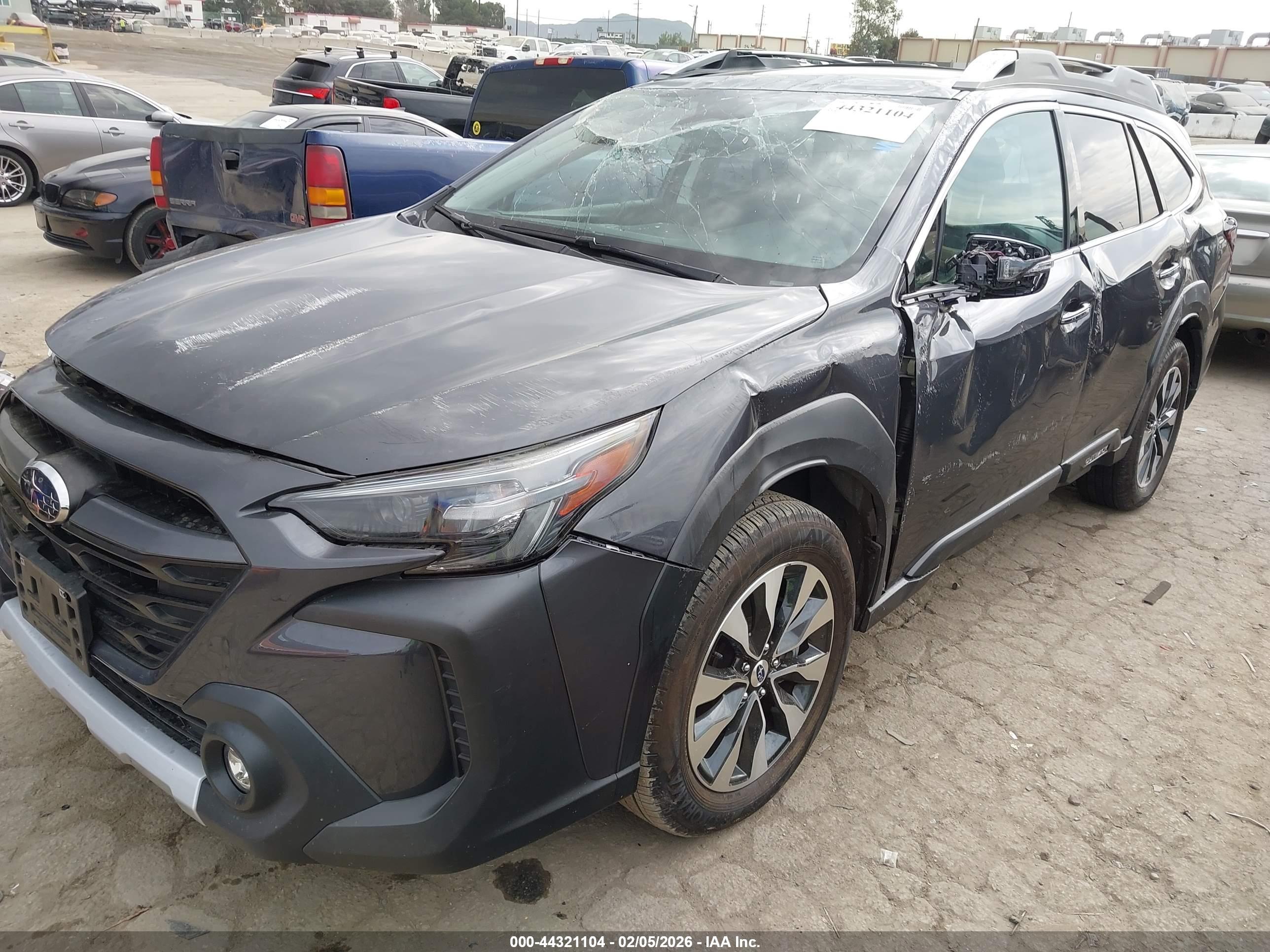SUBARU OUTBACK image 6