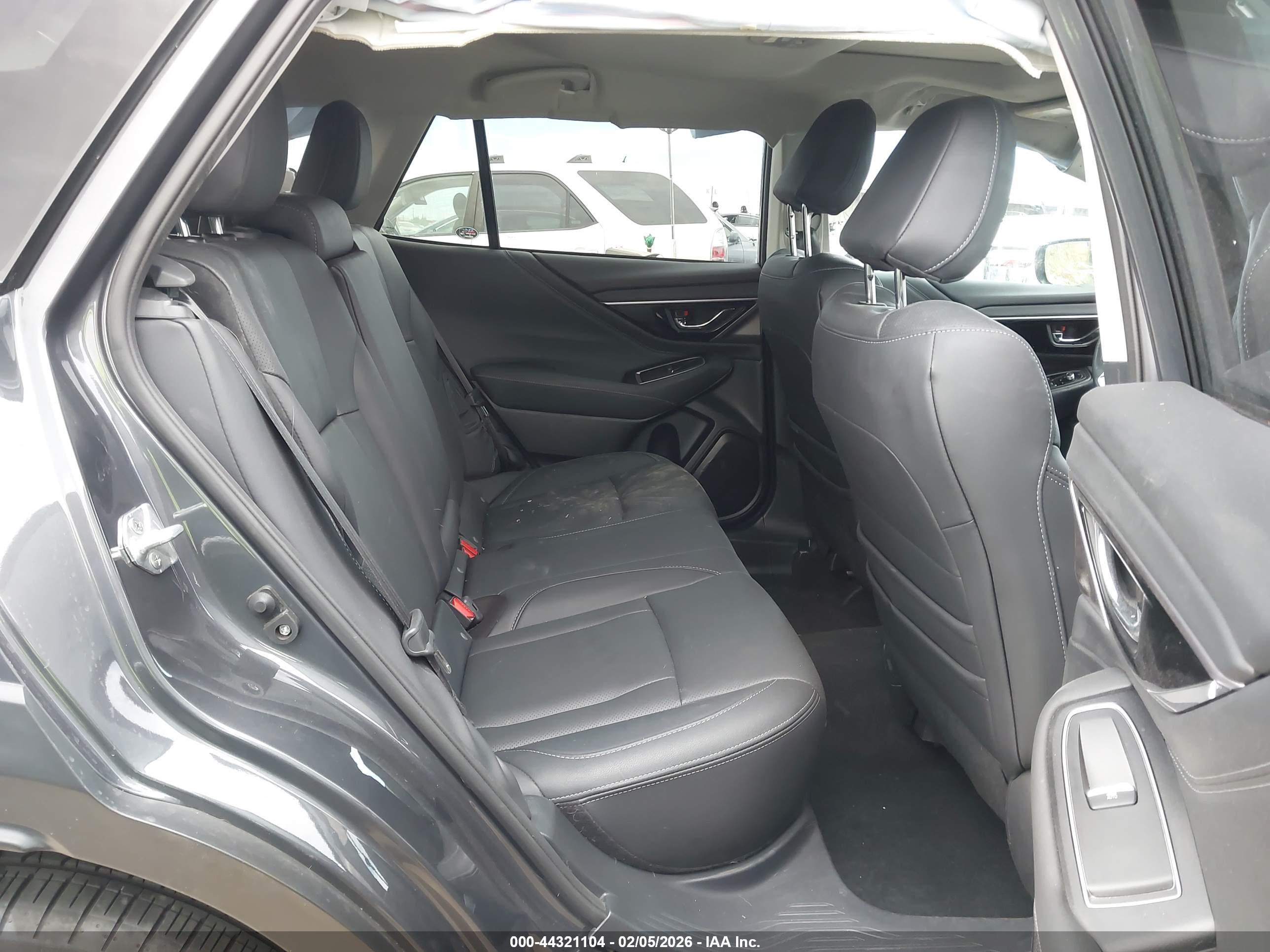 SUBARU OUTBACK image 8