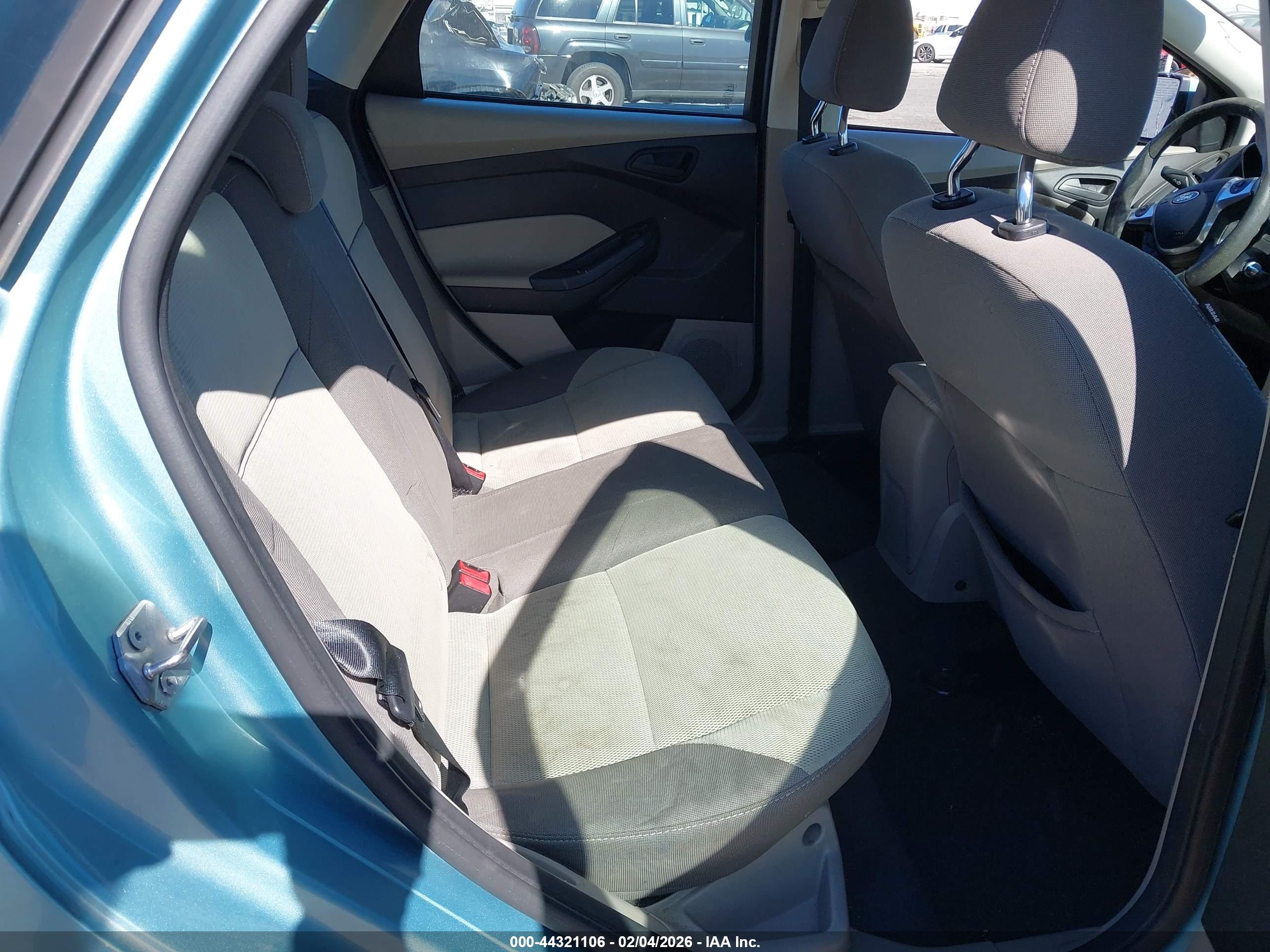 FORD FOCUS image 8