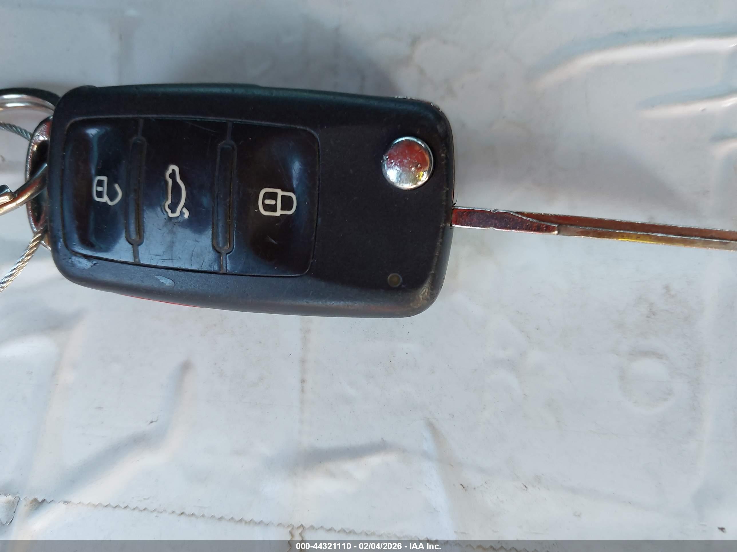 VOLKSWAGEN GTI image 11