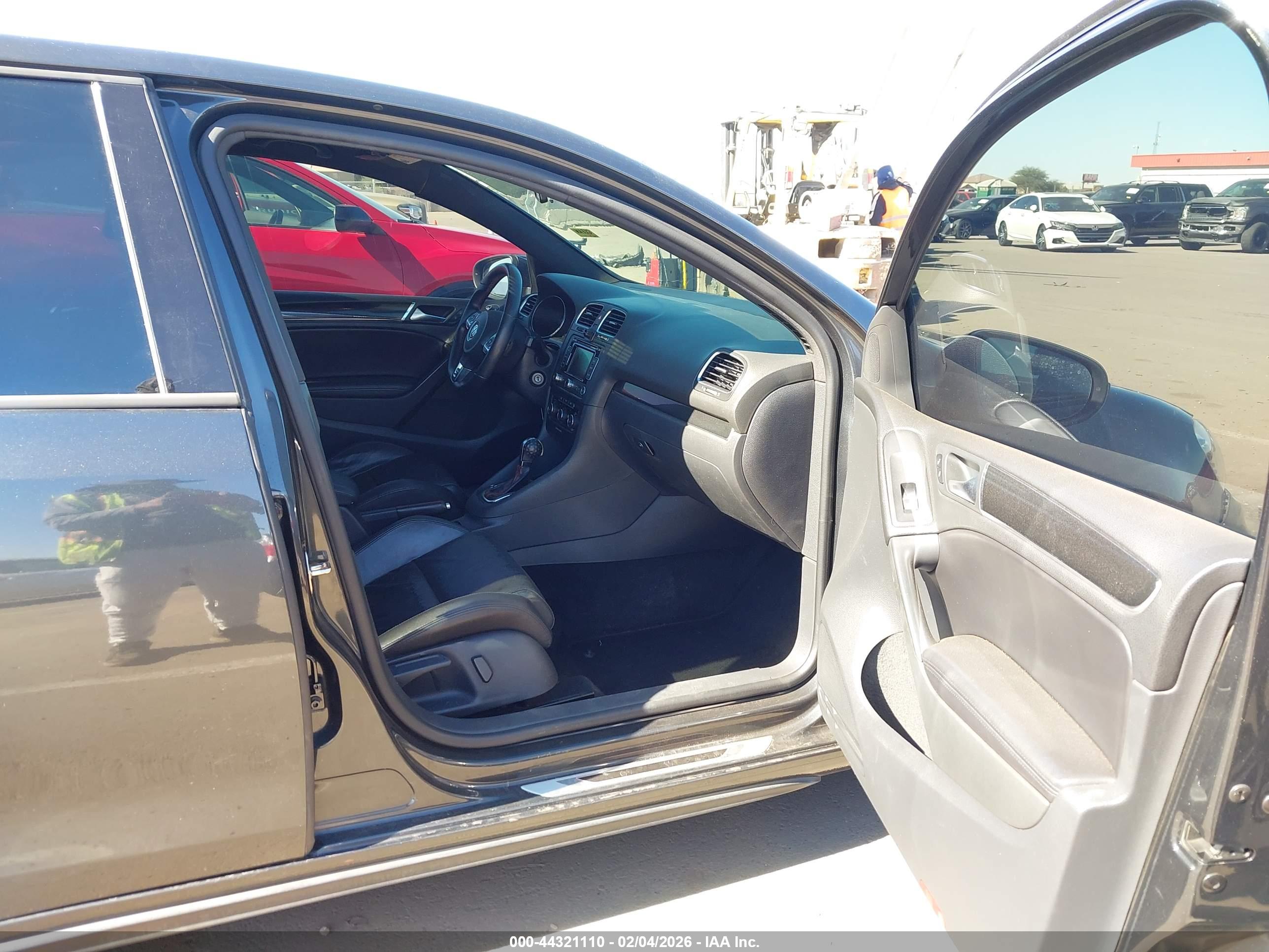 VOLKSWAGEN GTI image 5