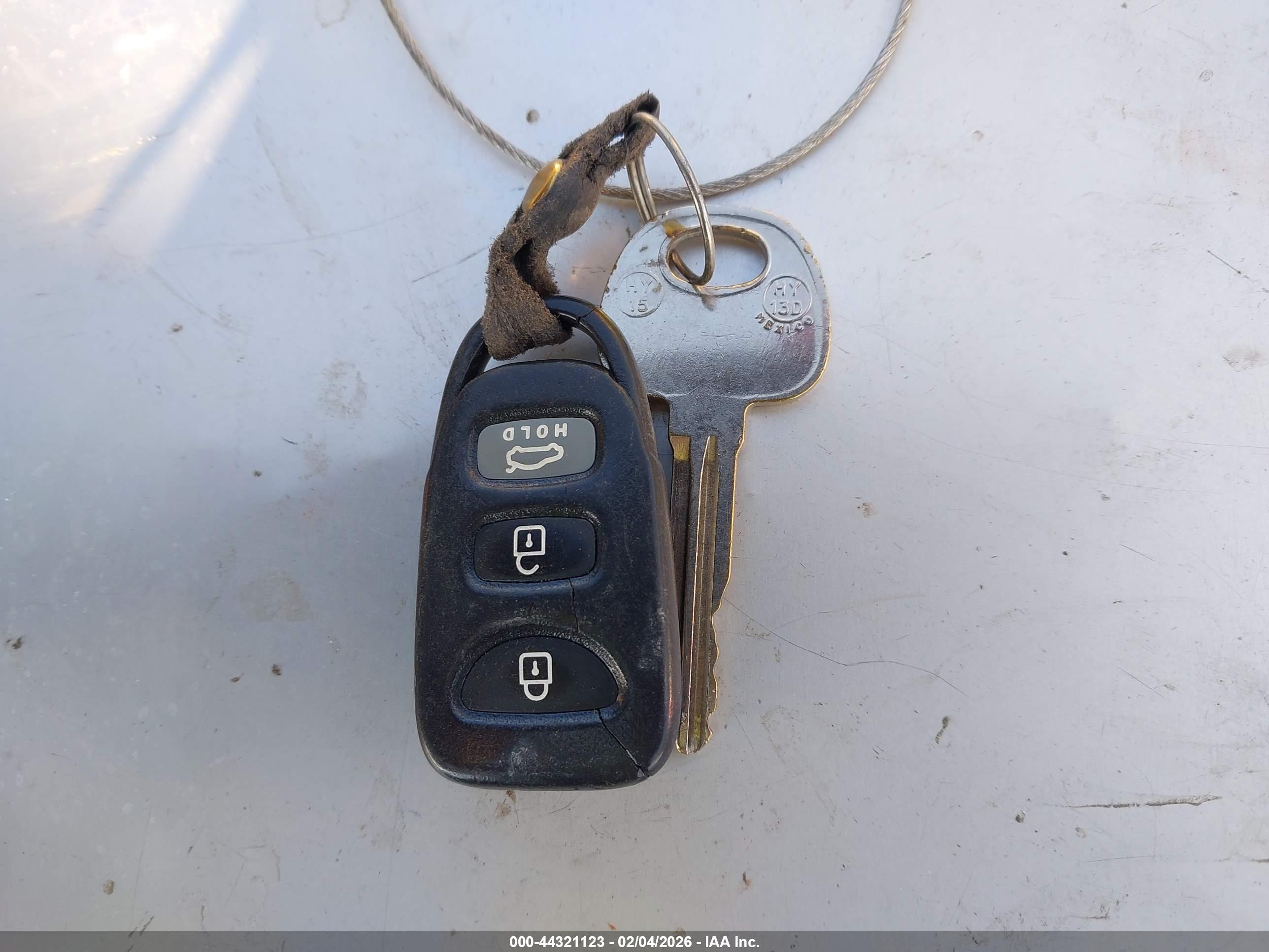 HYUNDAI GENESIS image 11