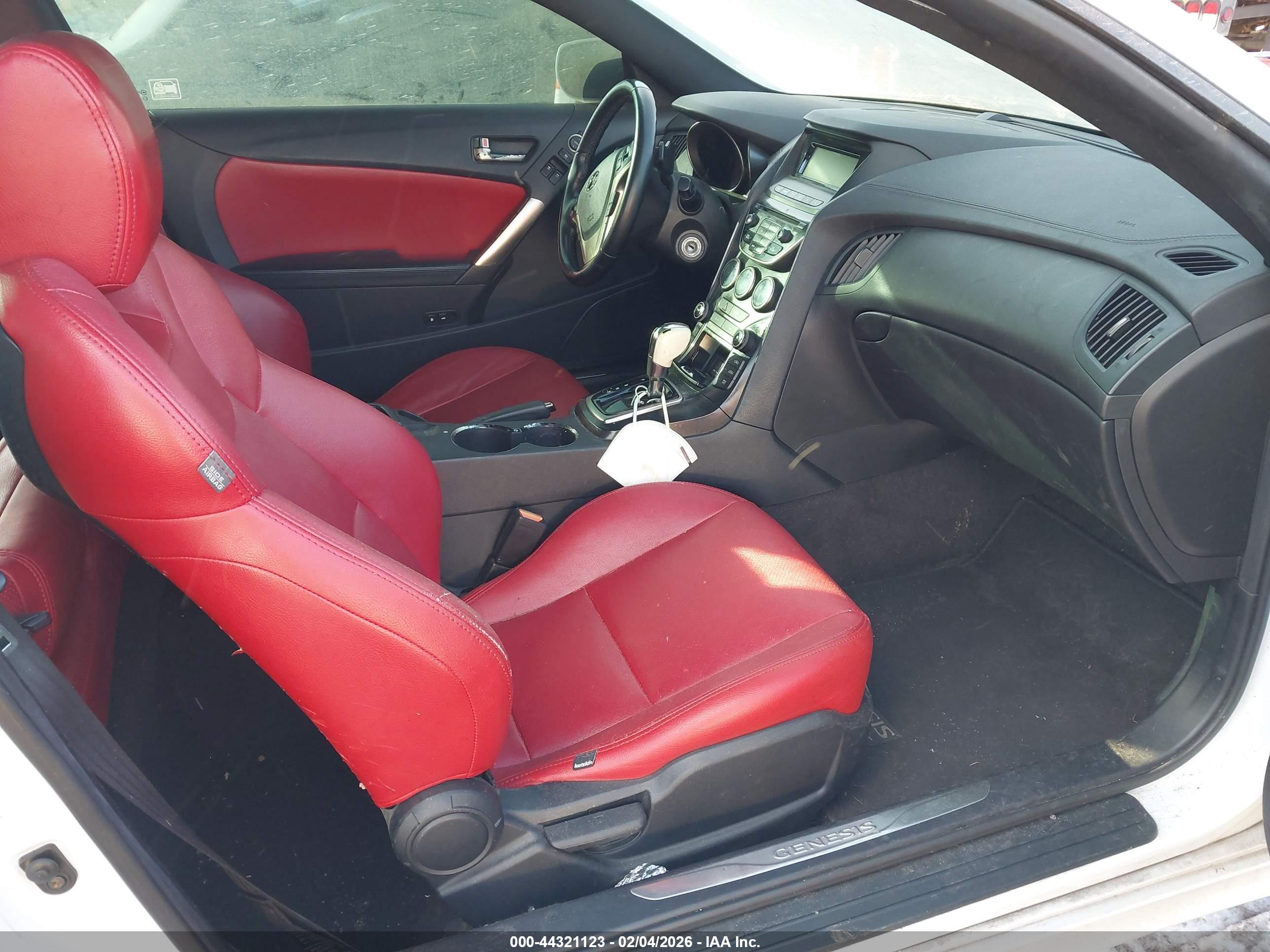 HYUNDAI GENESIS image 5