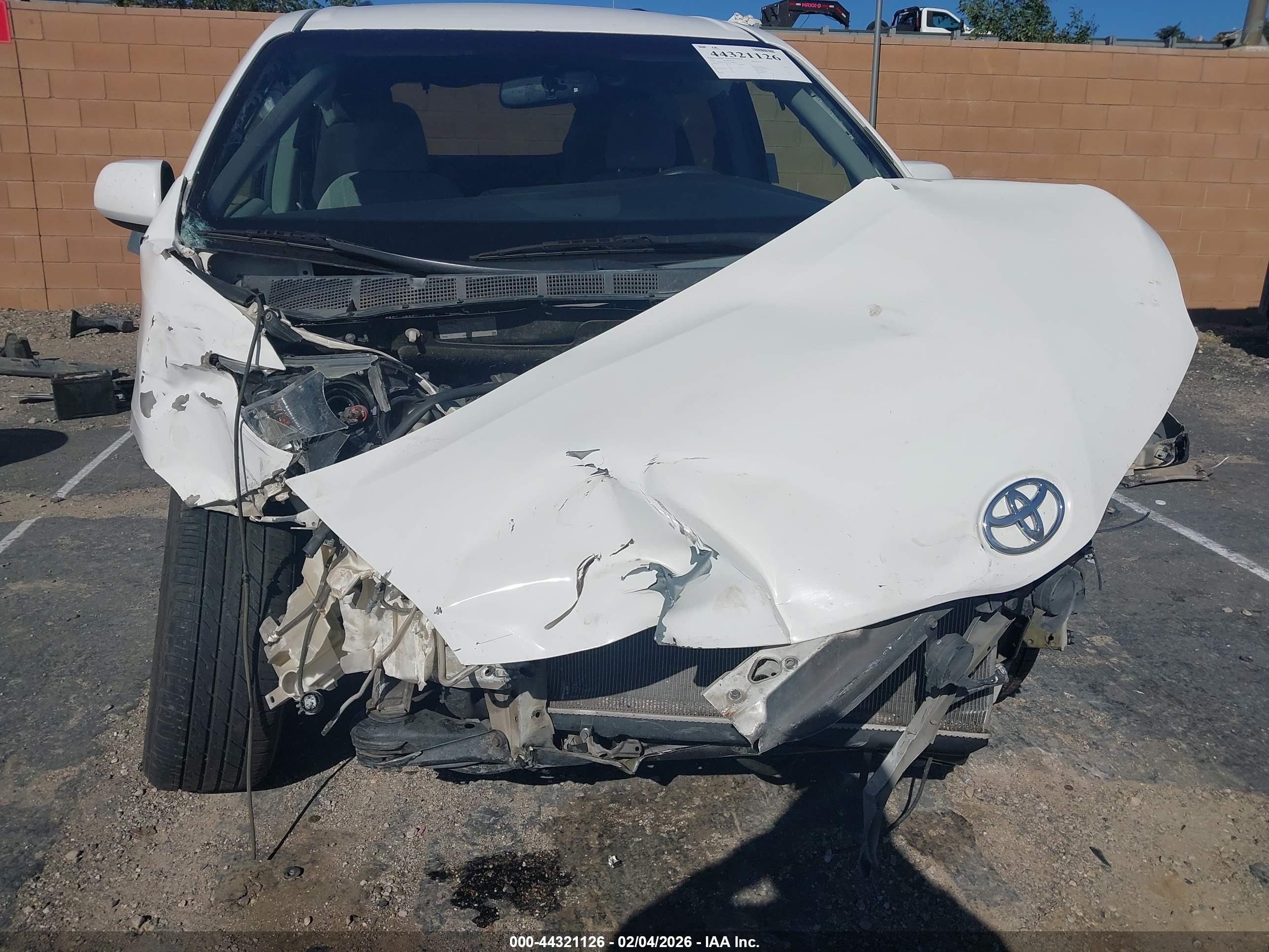 TOYOTA SIENNA image 6