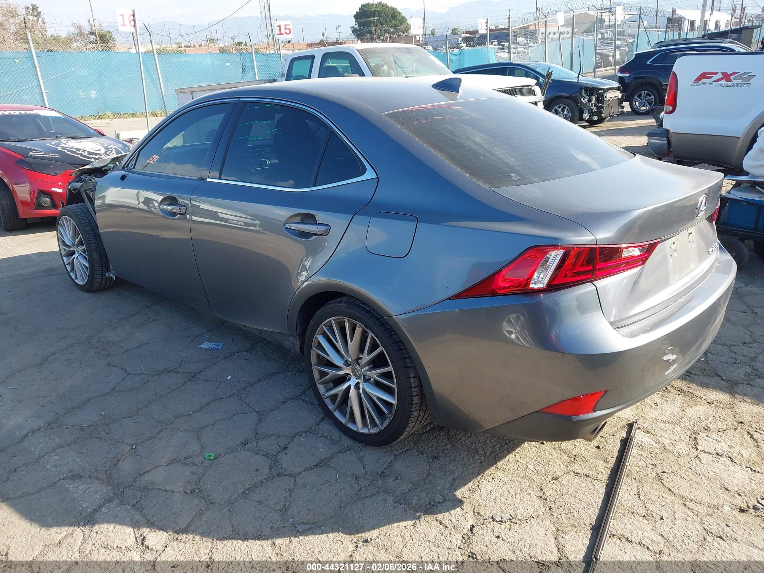 LEXUS IS image 3