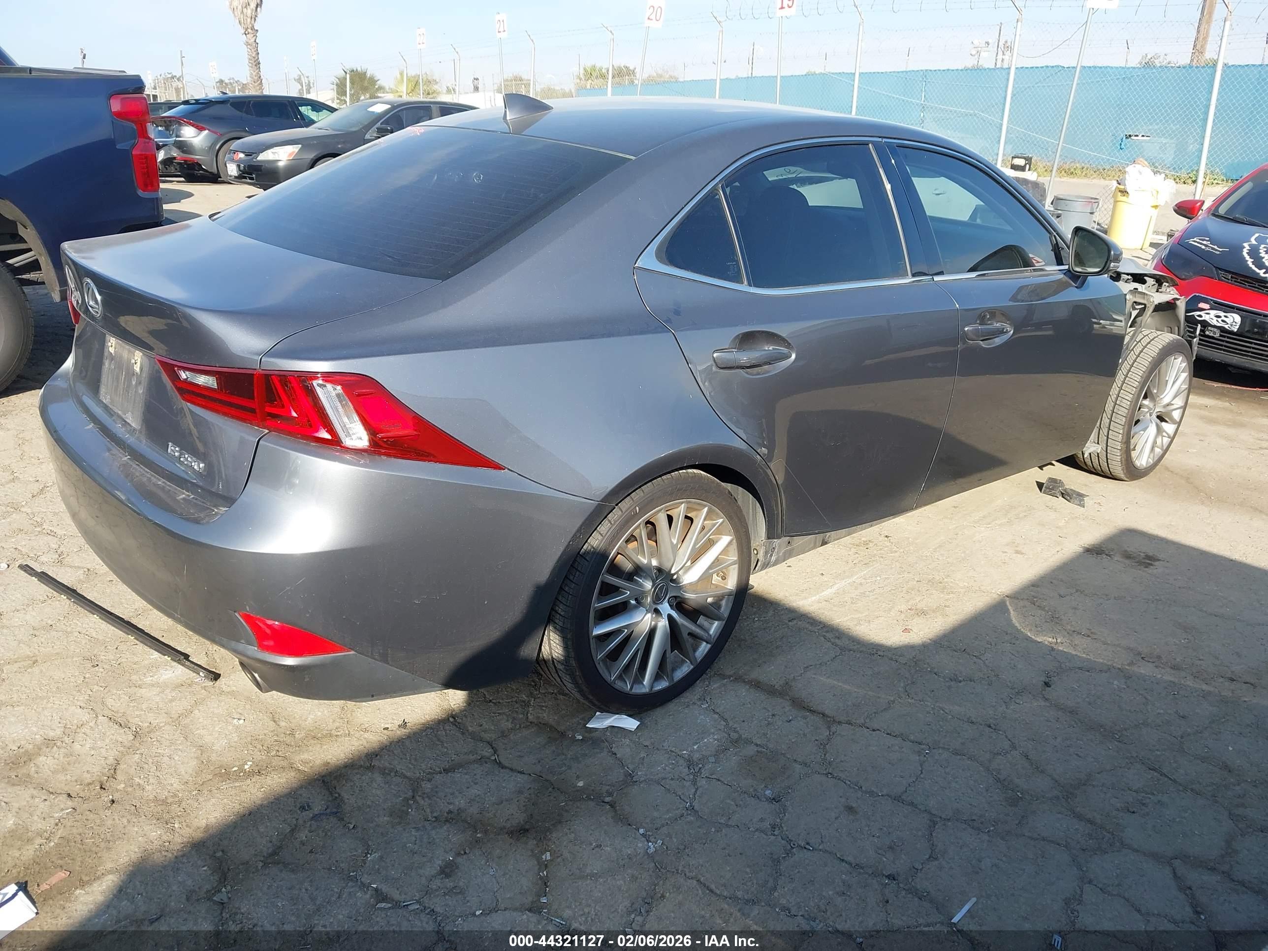 LEXUS IS image 4