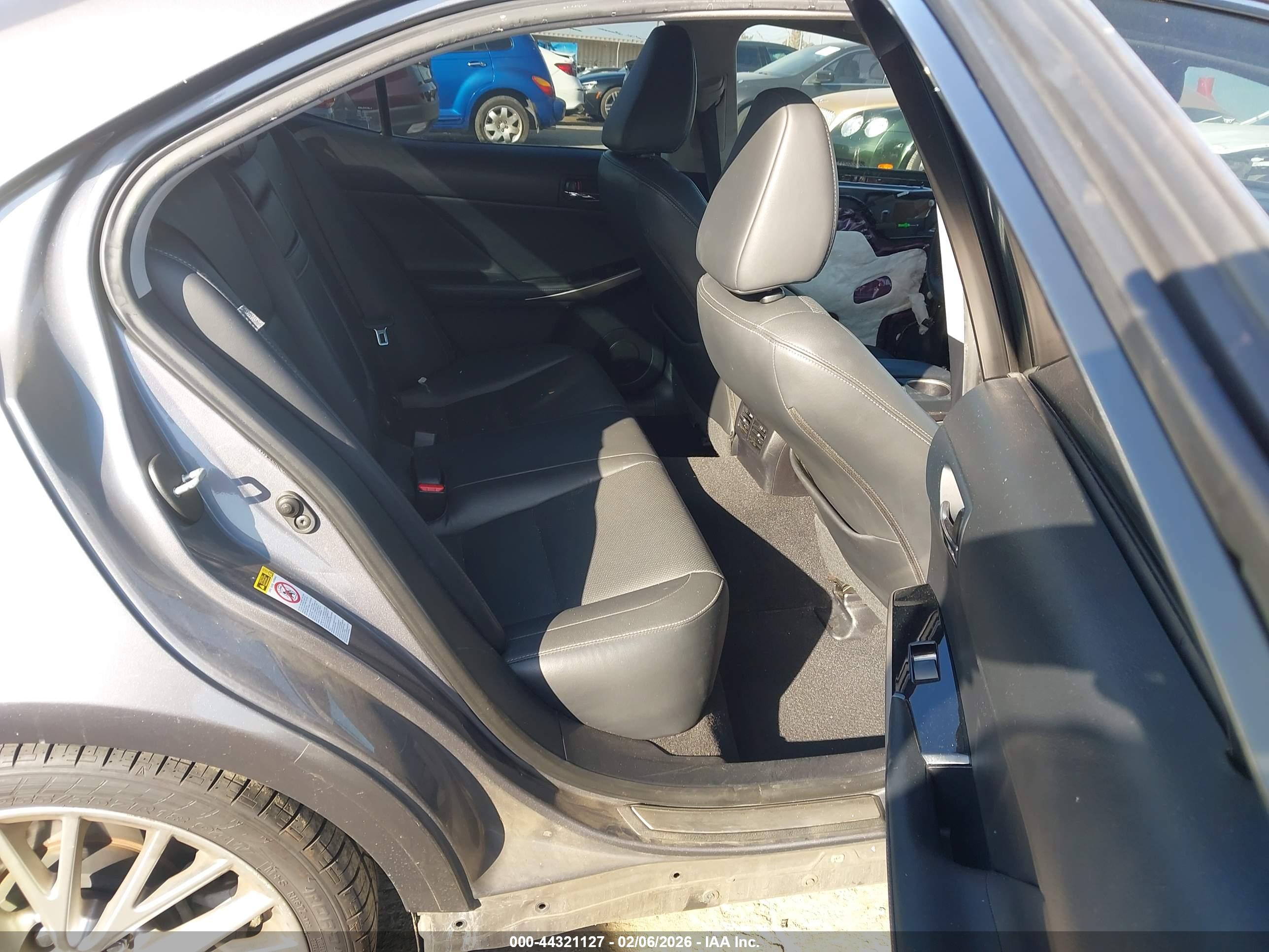 LEXUS IS image 8