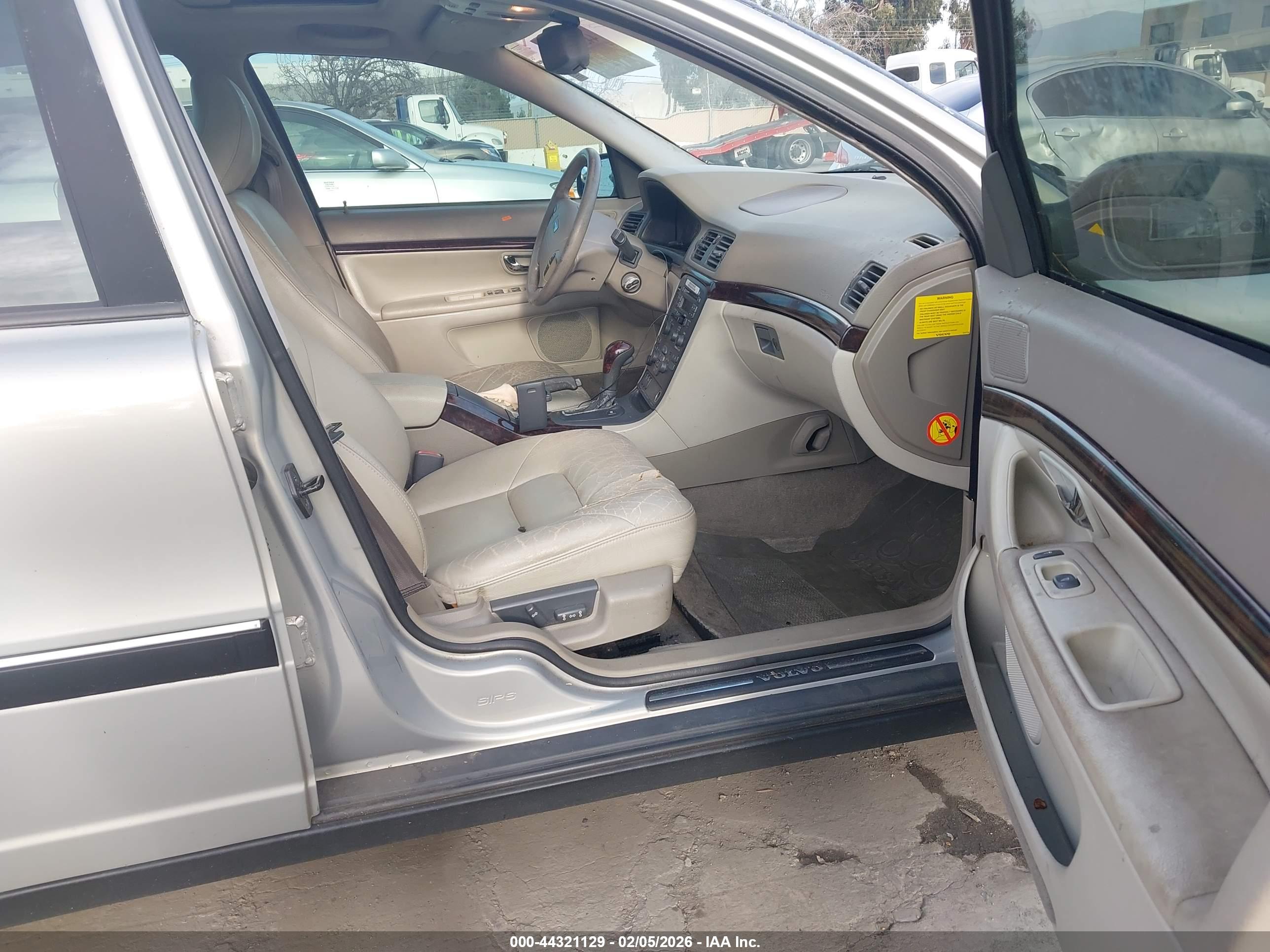 VOLVO S80 image 5