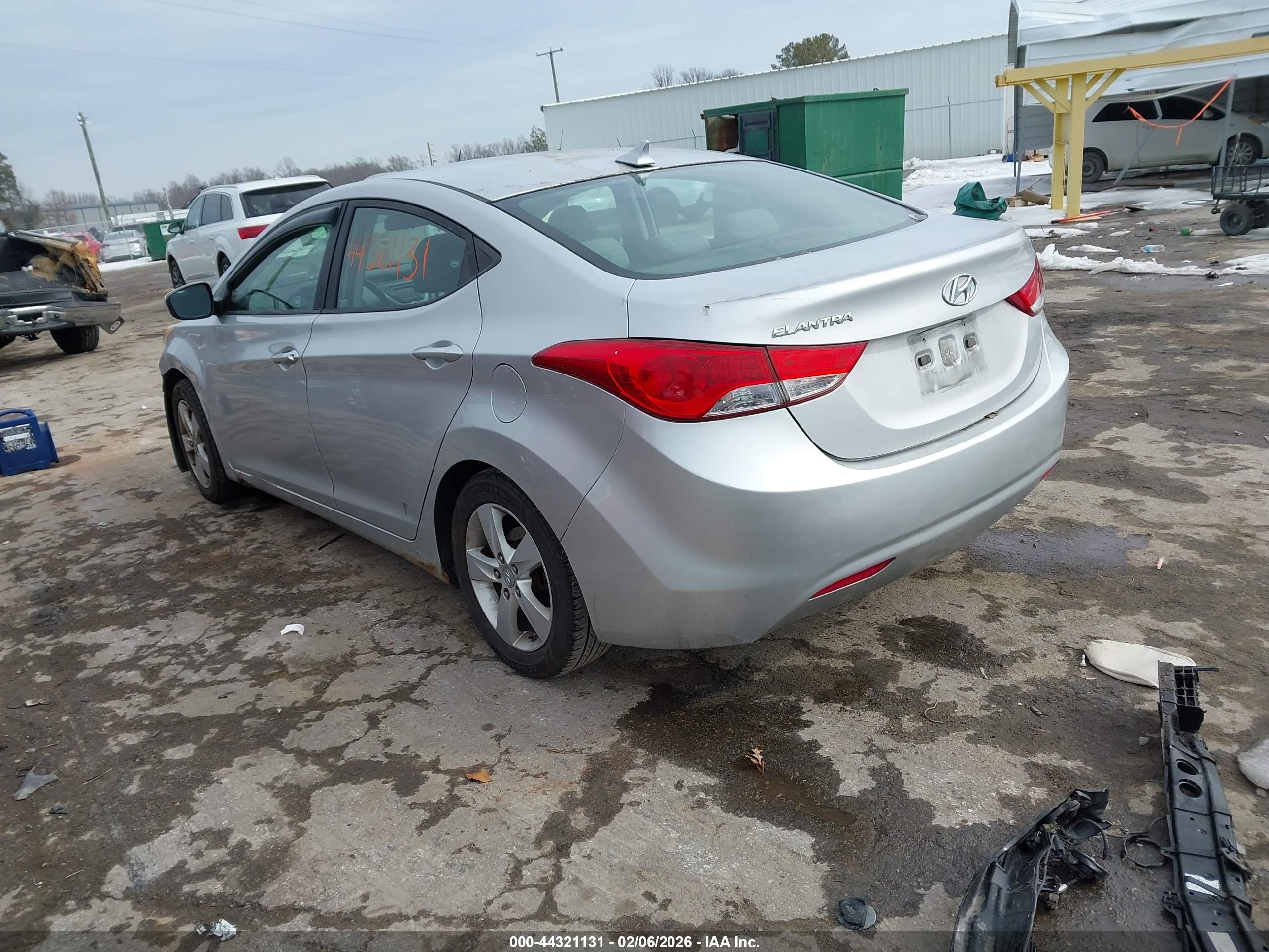 HYUNDAI ELANTRA image 3