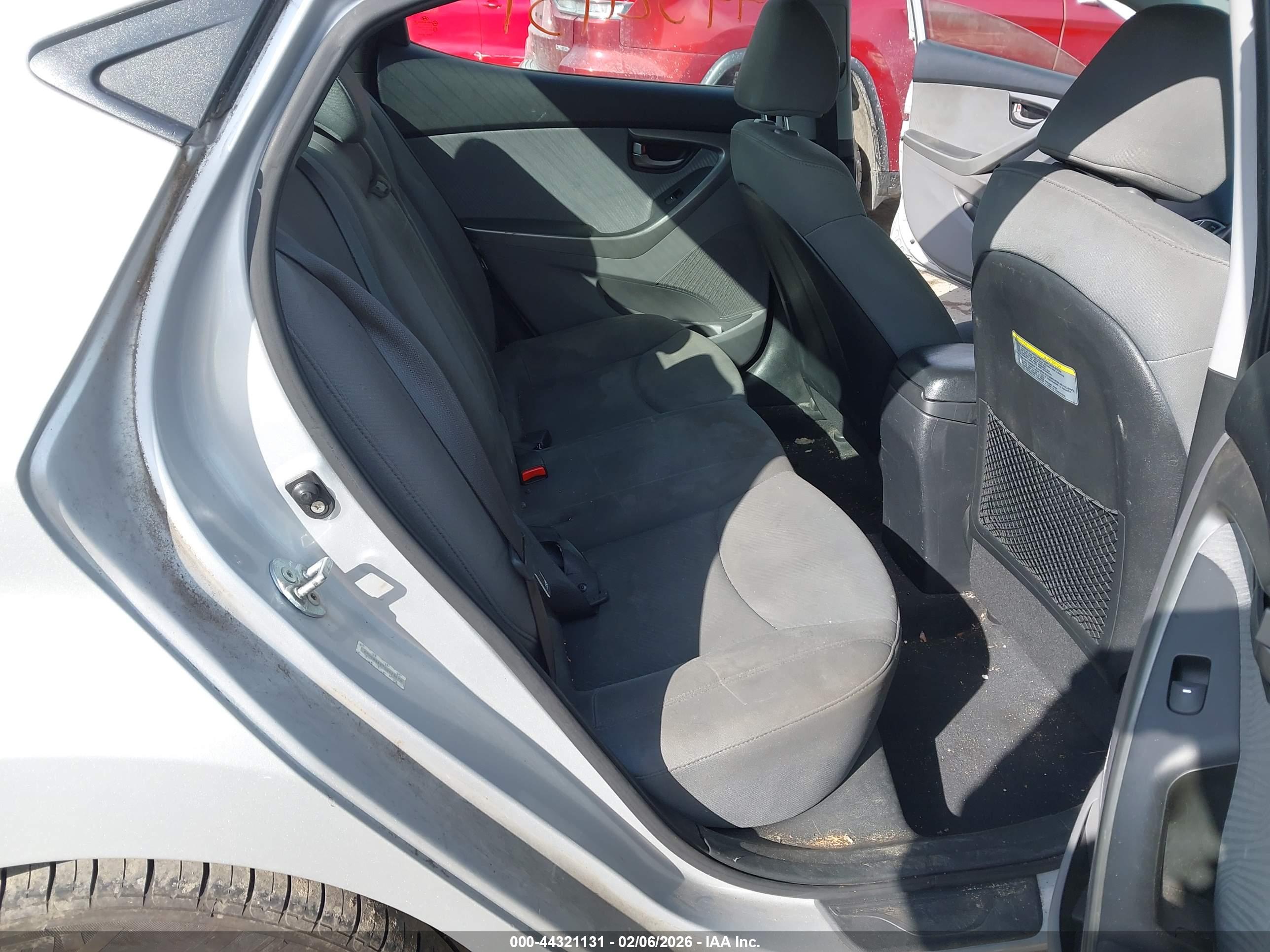 HYUNDAI ELANTRA image 8