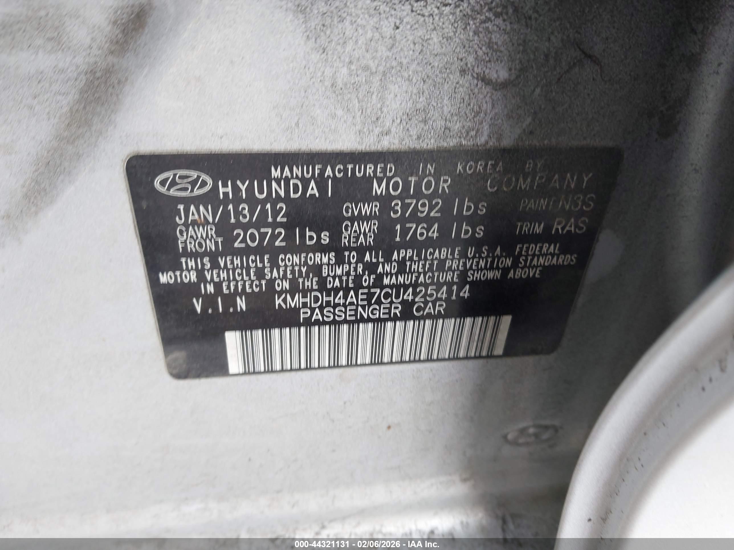 HYUNDAI ELANTRA image 9