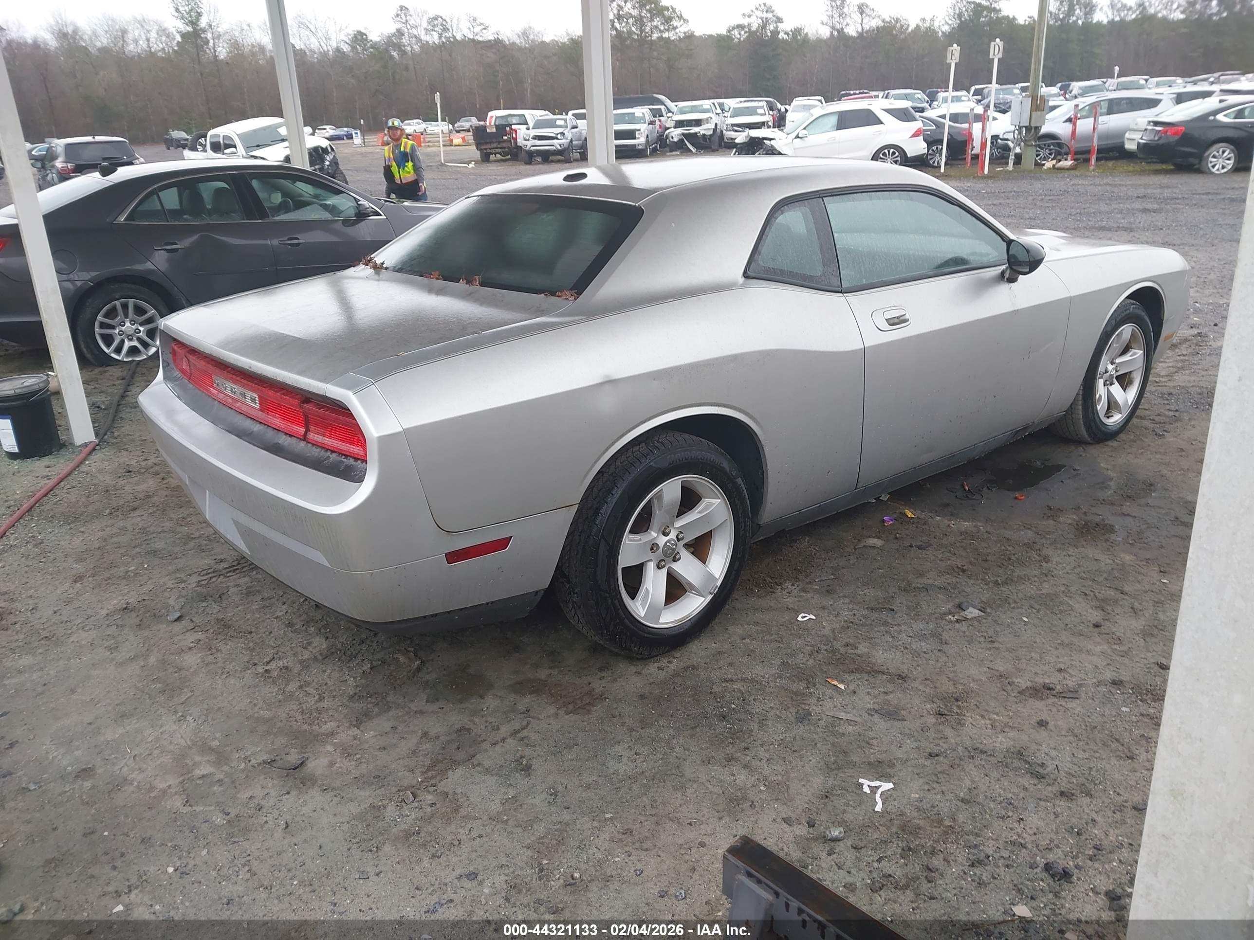 DODGE CHALLENGER image 4