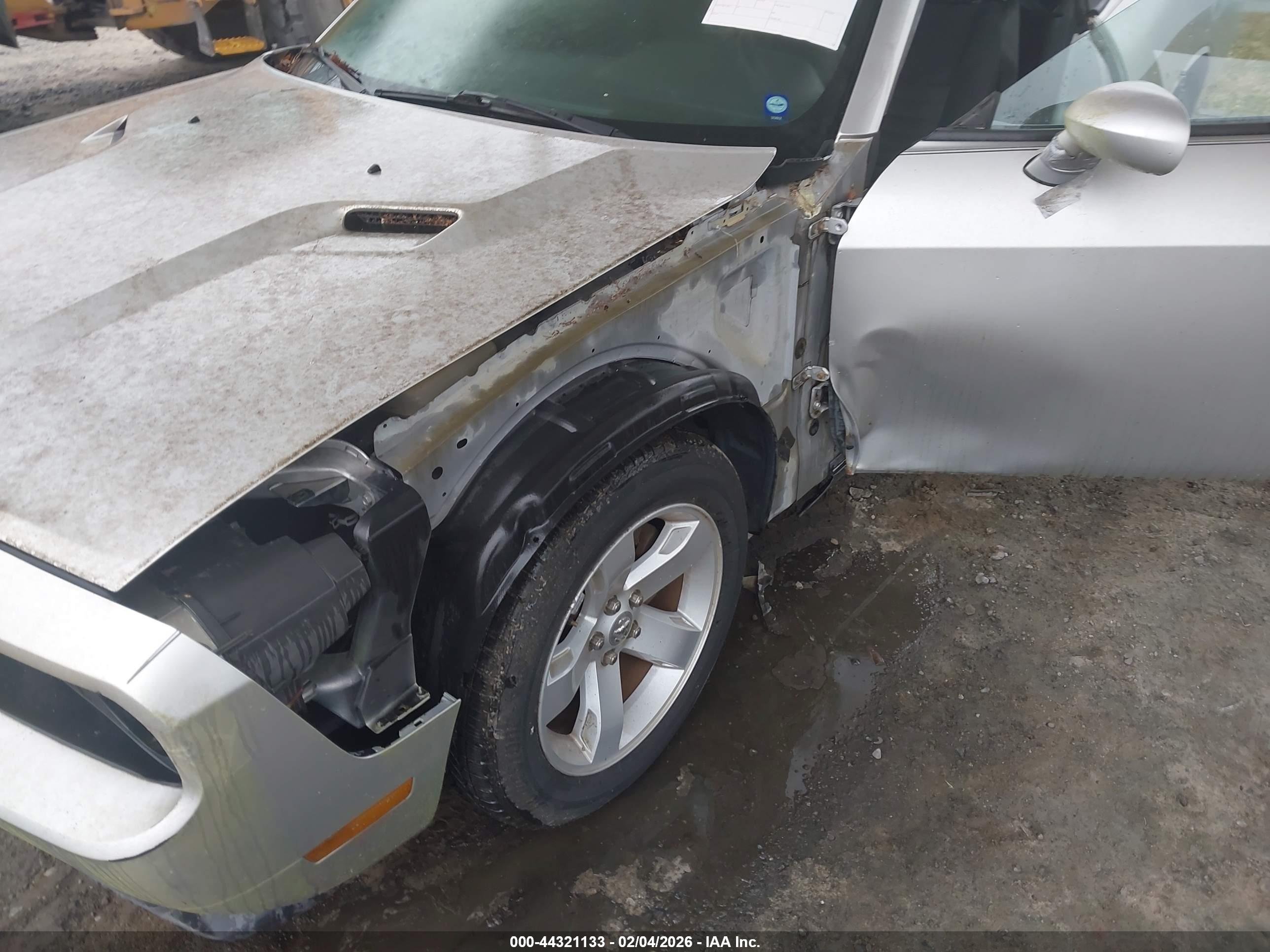 DODGE CHALLENGER image 6