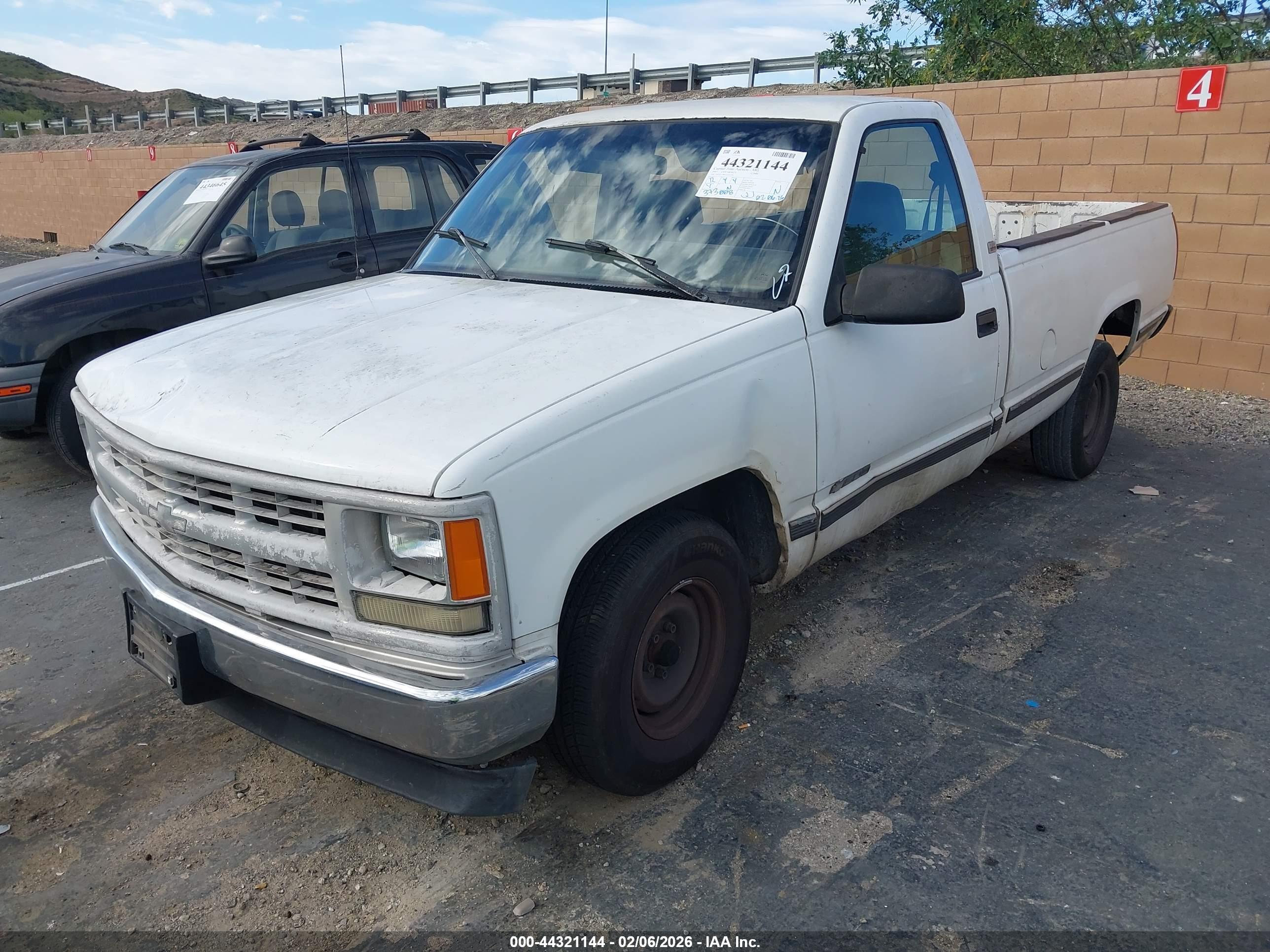 CHEVROLET C1500 image 2