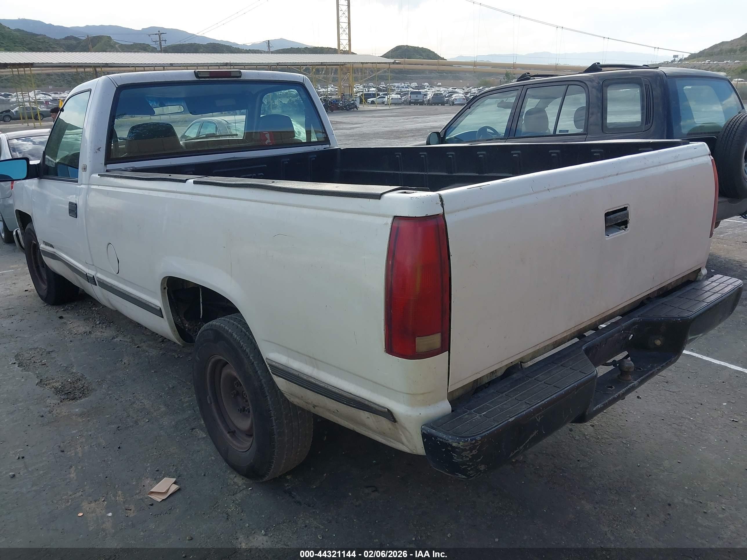 CHEVROLET C1500 image 3