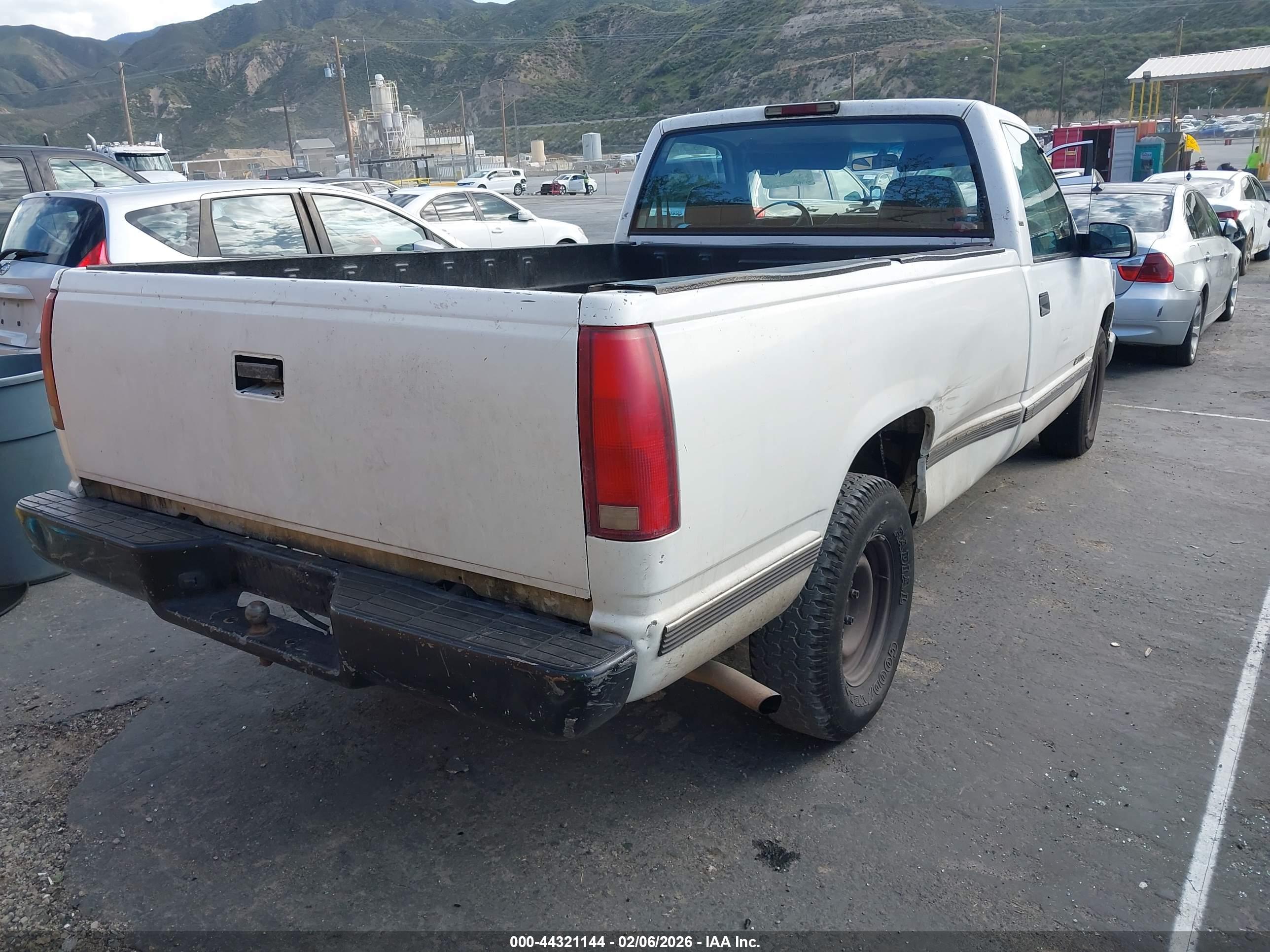 CHEVROLET C1500 image 4