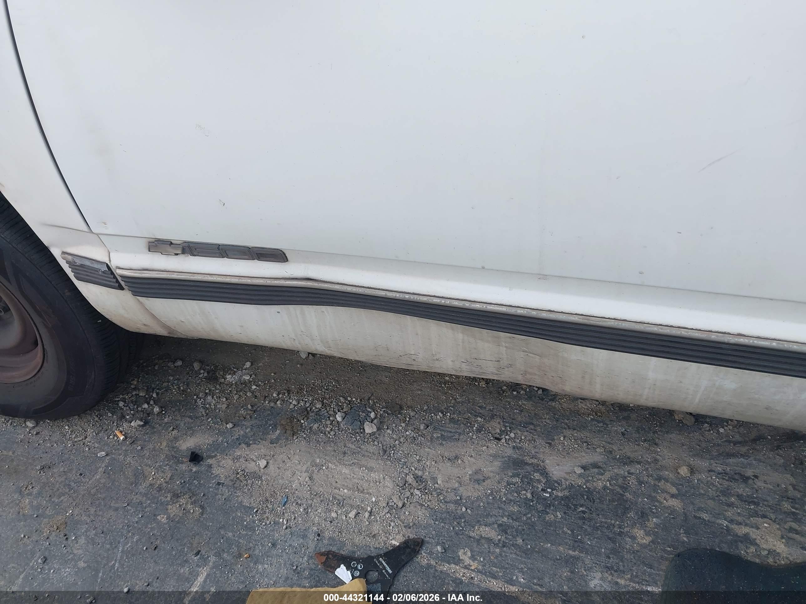CHEVROLET C1500 image 6