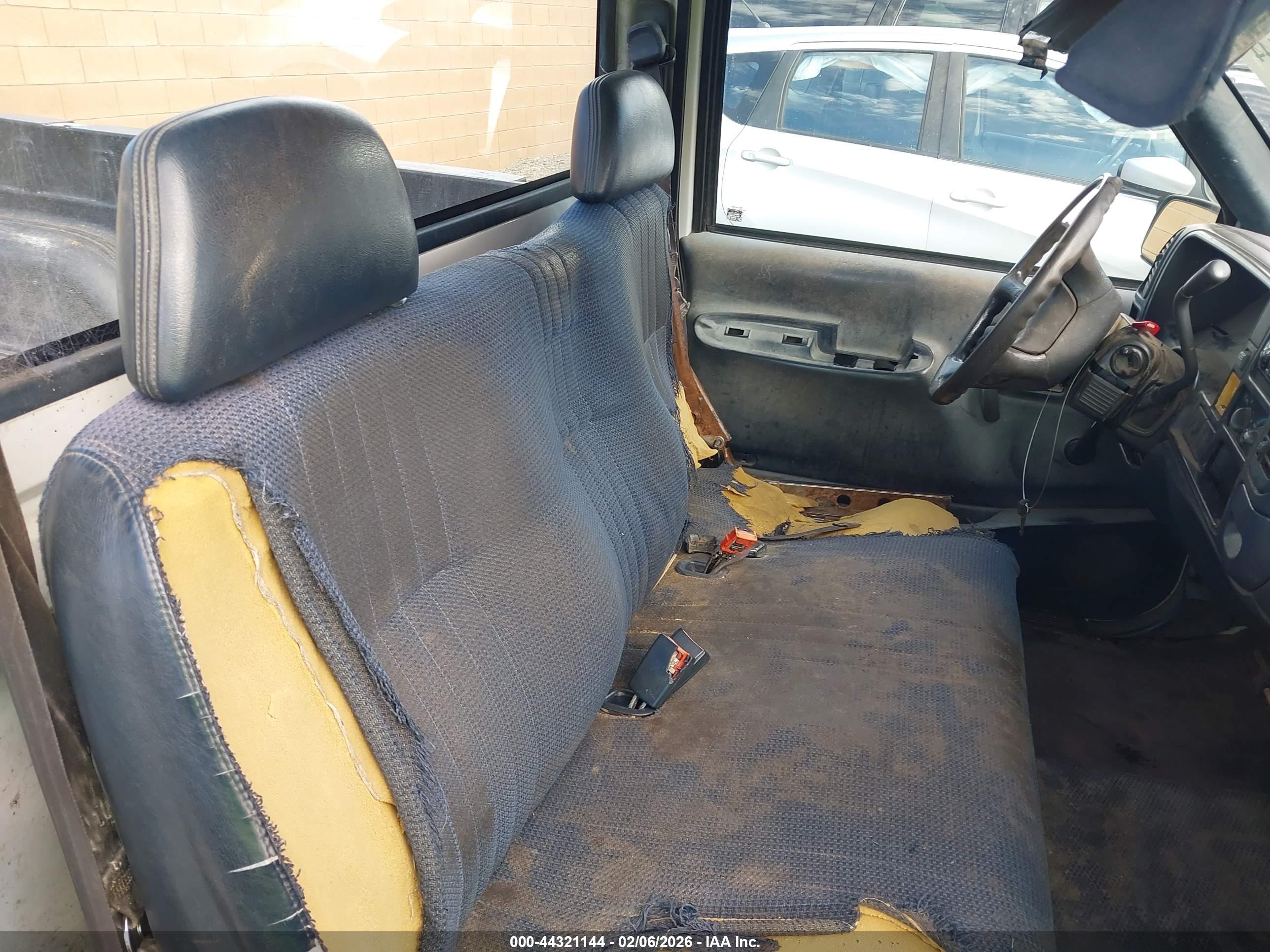 CHEVROLET C1500 image 8
