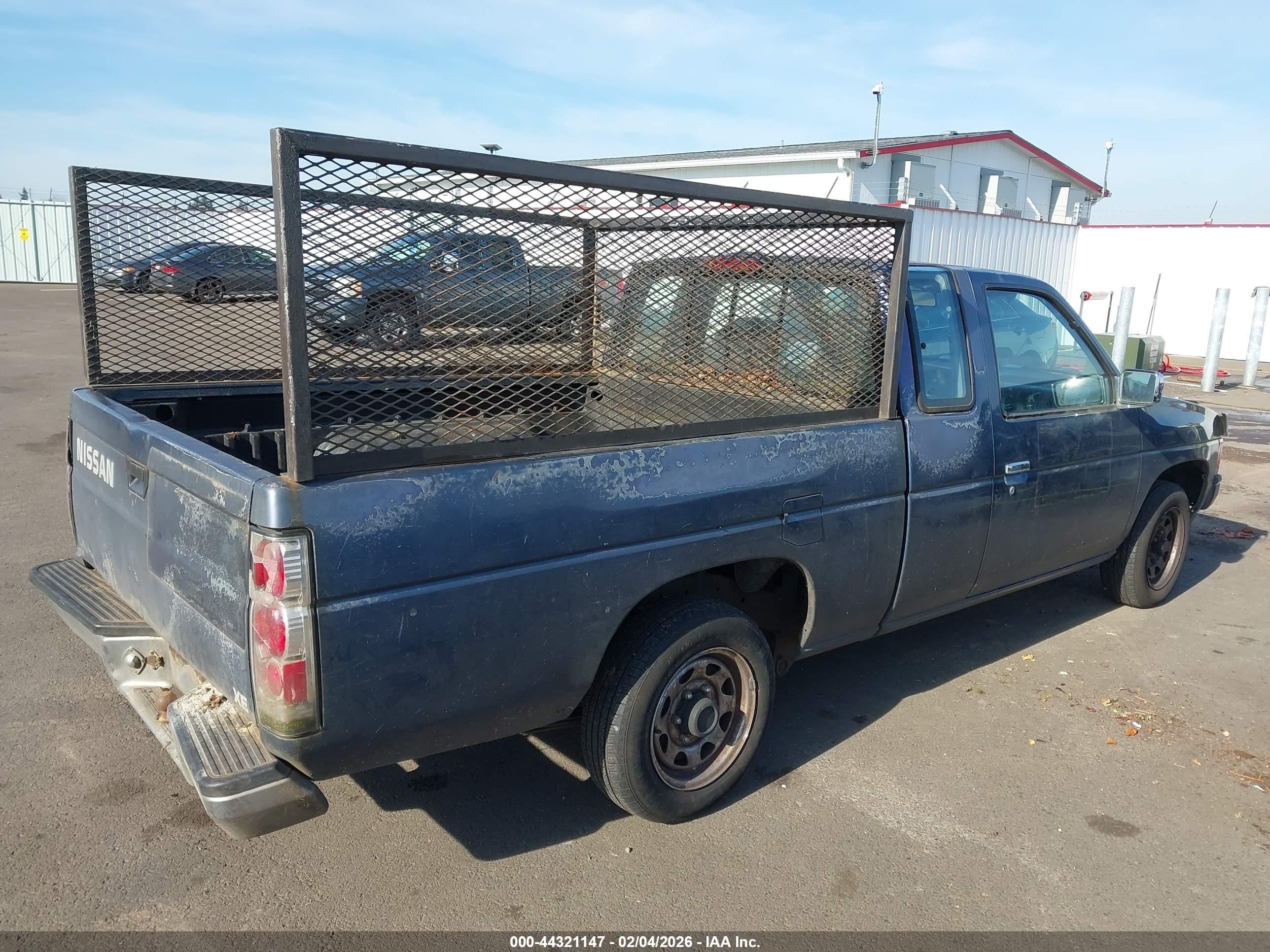 NISSAN TRUCK image 4